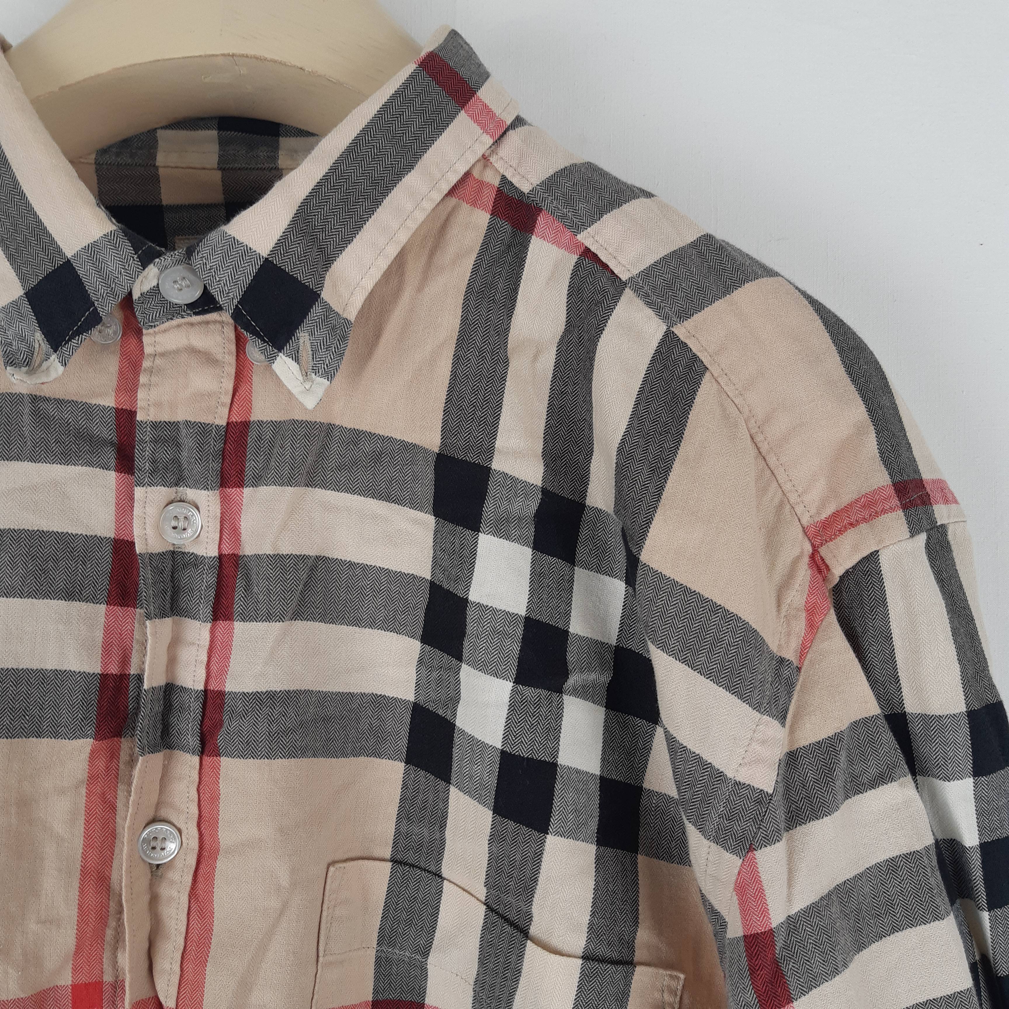 Voir photo 2 de Burberry London - Chemise beige carreaux - Taille XL mesures Carrure= 45 Poitrine= 57 Longueur= 74 Burberry London - Chemise beige carreaux - Taille XL mesures Carrure= 45 Poitrine= 57 Longueur= 74 Très bon état reconditionné photo 2