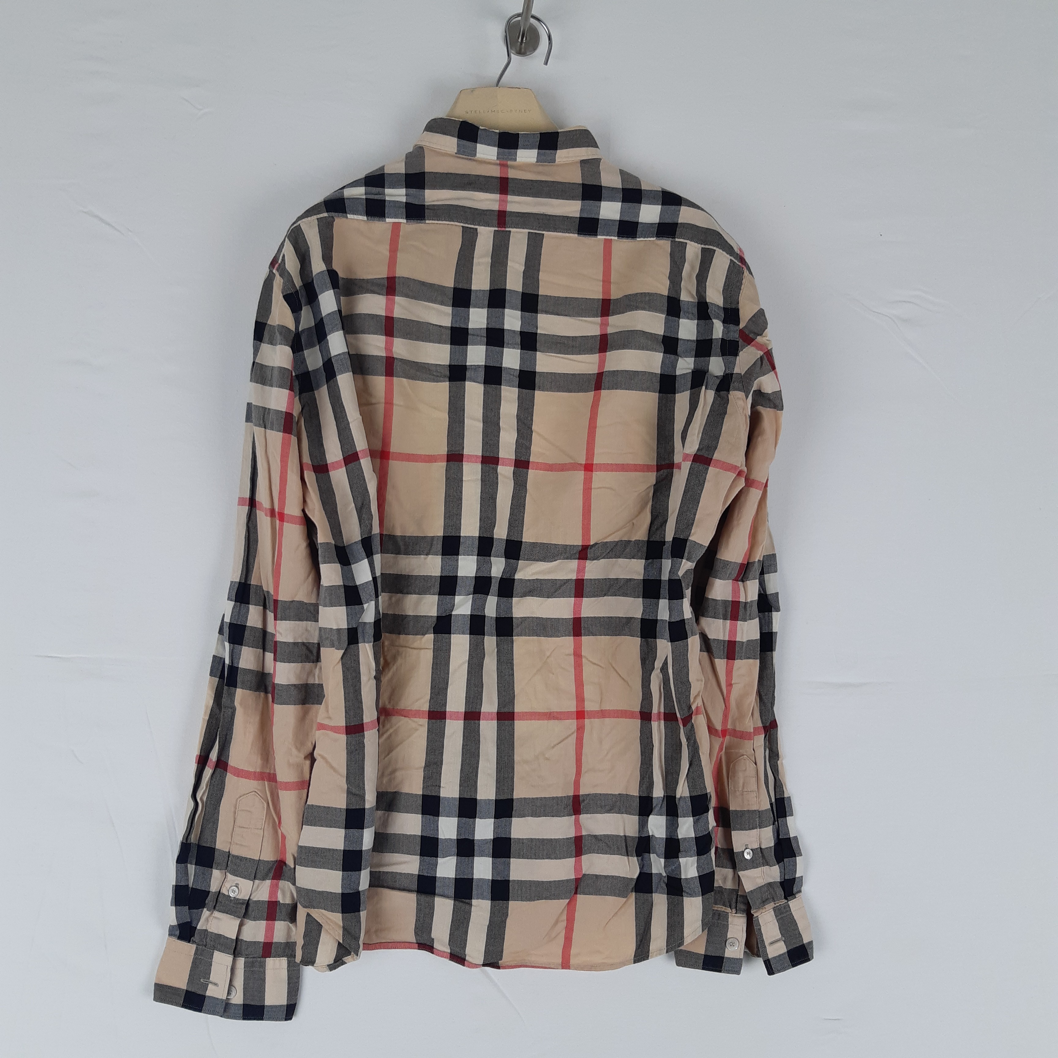 Voir photo 4 de Burberry London - Chemise beige carreaux - Taille XL mesures Carrure= 45 Poitrine= 57 Longueur= 74 Burberry London - Chemise beige carreaux - Taille XL mesures Carrure= 45 Poitrine= 57 Longueur= 74 Très bon état reconditionné photo 4