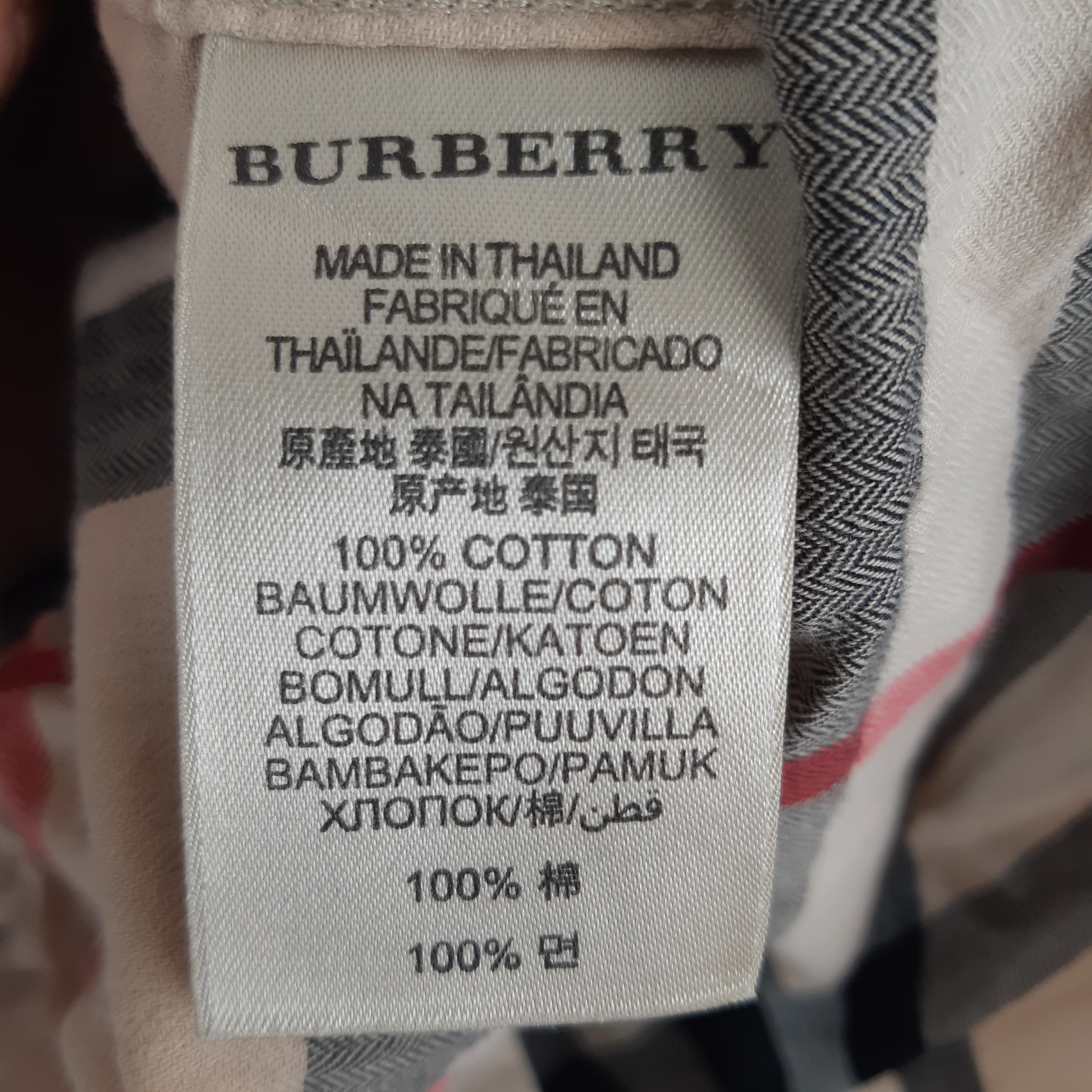 Voir photo 6 de Burberry London - Chemise beige carreaux - Taille XL mesures Carrure= 45 Poitrine= 57 Longueur= 74 Burberry London - Chemise beige carreaux - Taille XL mesures Carrure= 45 Poitrine= 57 Longueur= 74 Très bon état reconditionné photo 6
