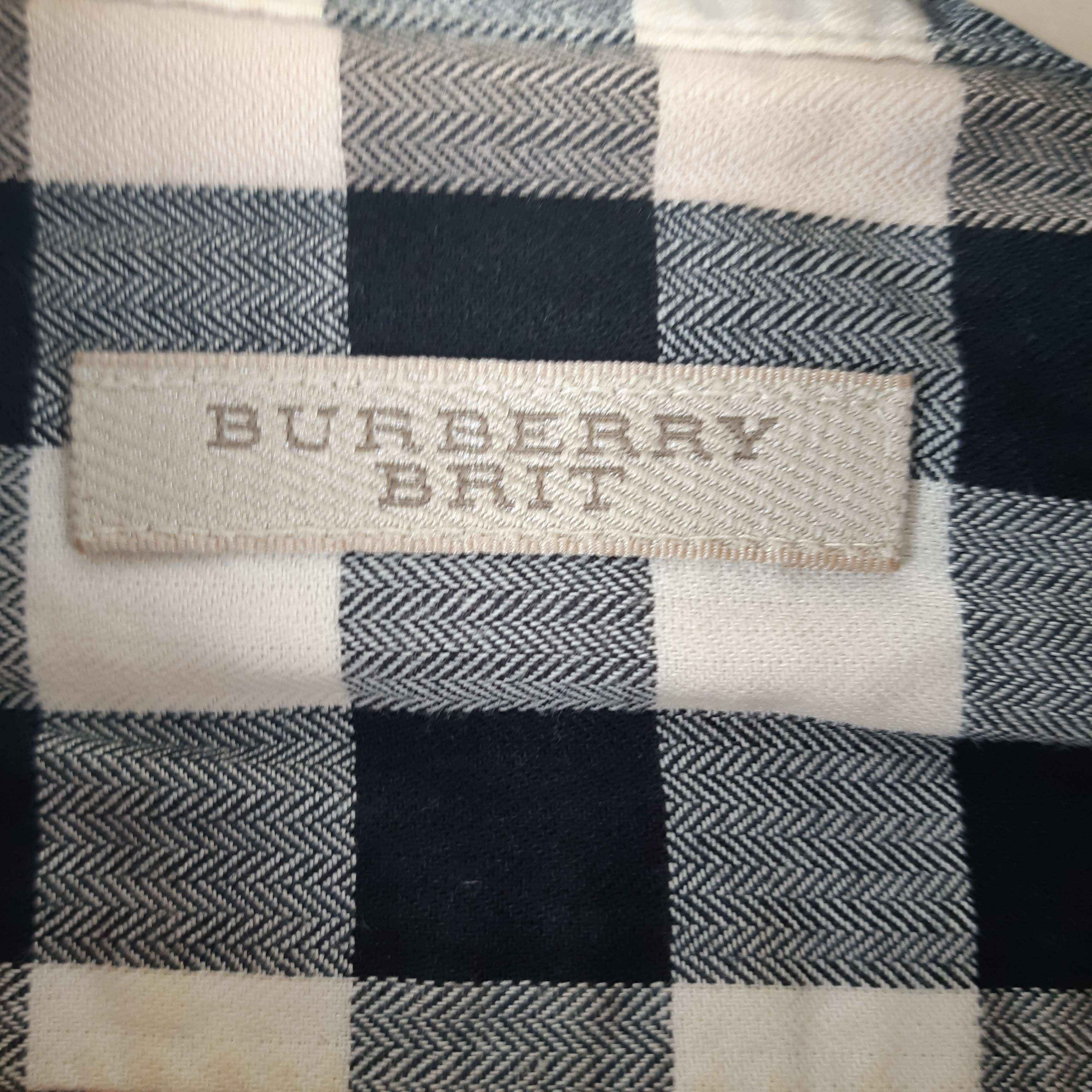 Voir photo 7 de Burberry London - Chemise beige carreaux - Taille XL mesures Carrure= 45 Poitrine= 57 Longueur= 74 Burberry London - Chemise beige carreaux - Taille XL mesures Carrure= 45 Poitrine= 57 Longueur= 74 Très bon état reconditionné photo 7