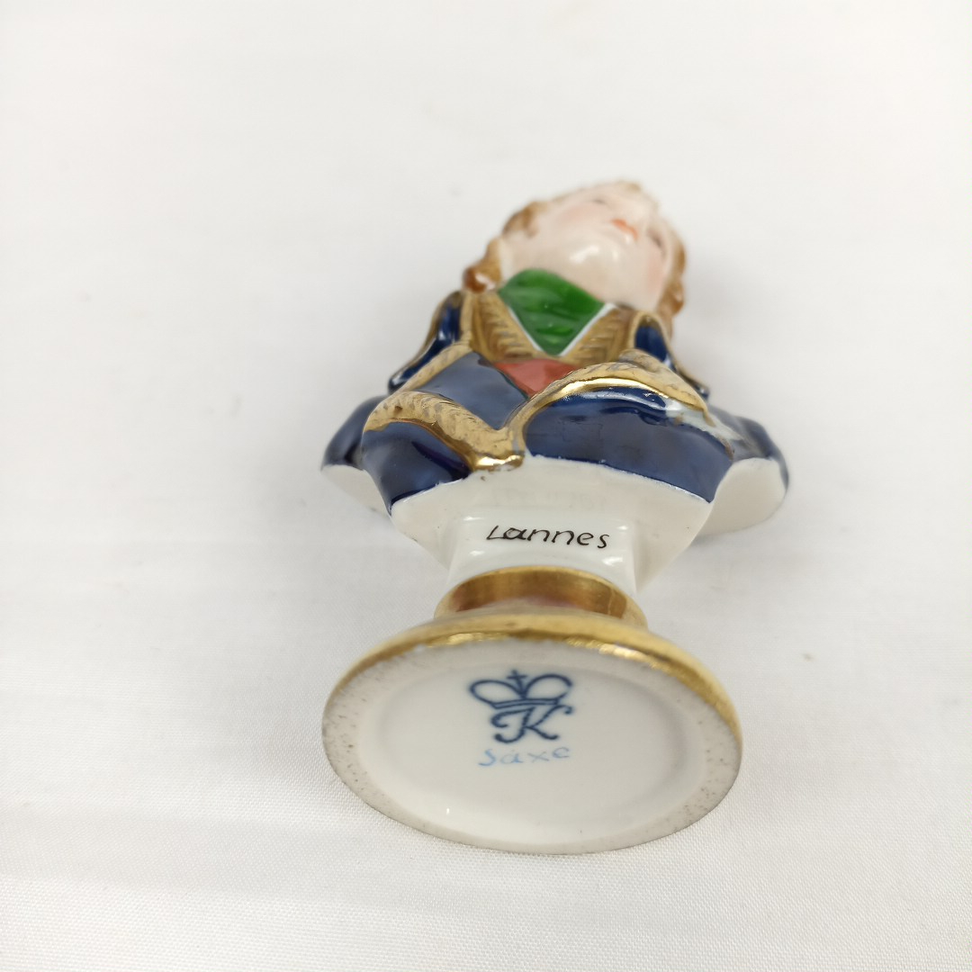 Voir photo 5 de Buste miniature du Maréchal Jean Lannes en porcelaine Rudolf Kammer Buste miniature du Maréchal Jean Lannes en porcelaine Rudolf Kammer Bon état reconditionné photo 5