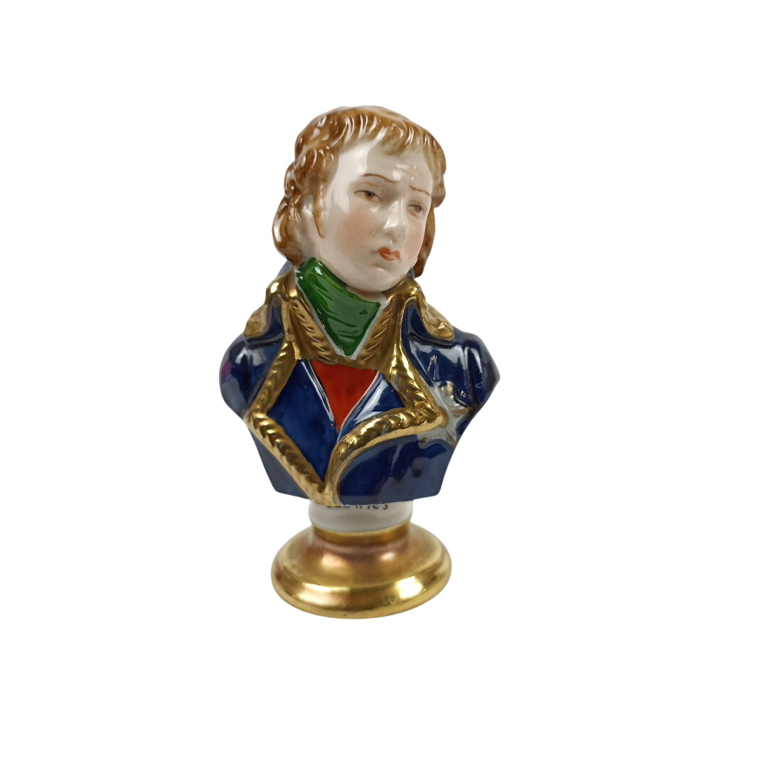 Acheter Buste miniature du Maréchal Jean Lannes en porcelaine Rudolf Kammer Bon état - 10,00 € Buste miniature du Maréchal Jean Lannes en porcelaine Rudolf Kammer Bon état reconditionné disponible sur Label Emmaüs