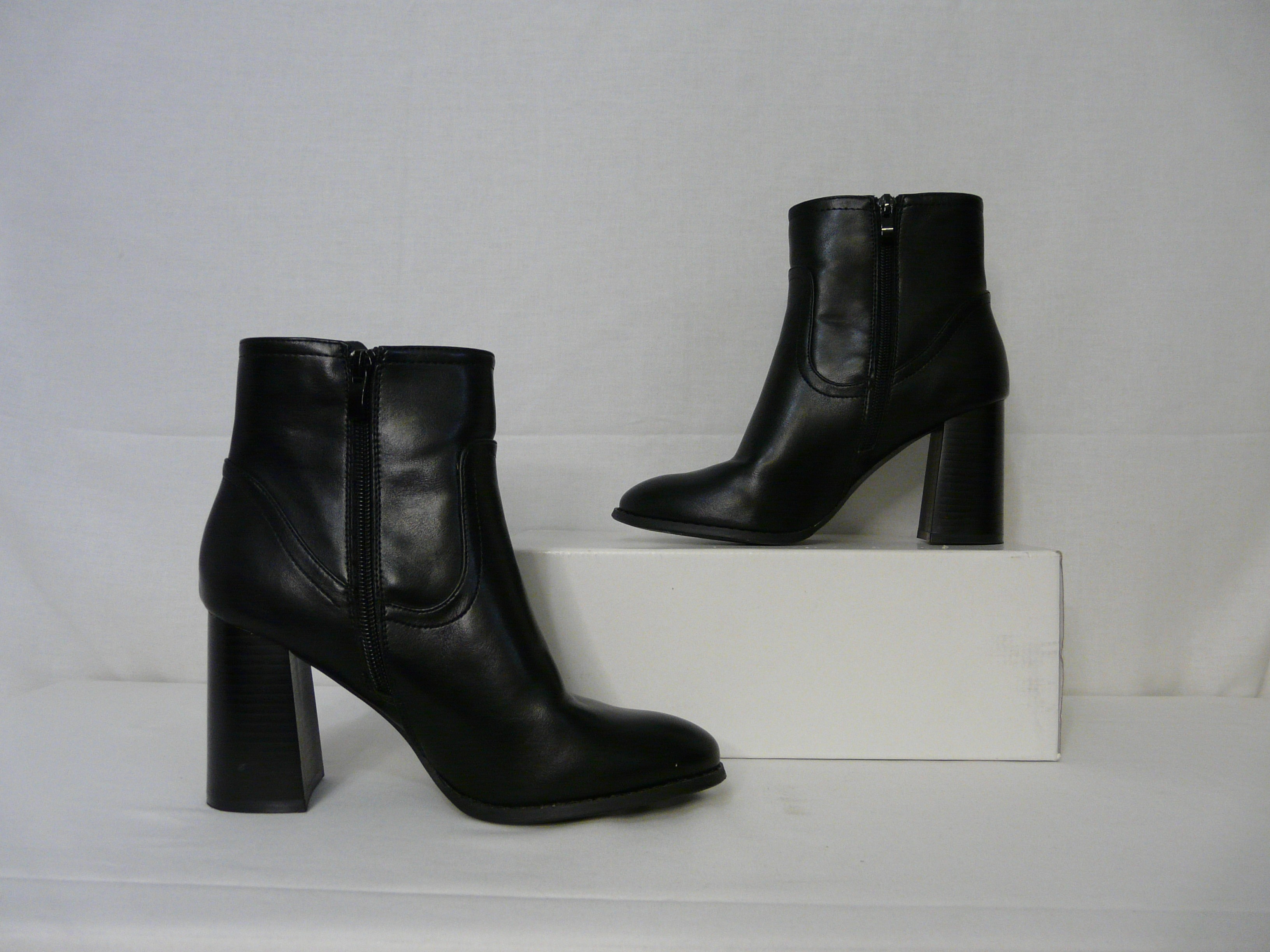 Voir photo 2 de C122 - Bottines à talons - My B - Pointure 38 C122 - Bottines à talons - My B - Pointure 38 Très bon état reconditionné photo 2