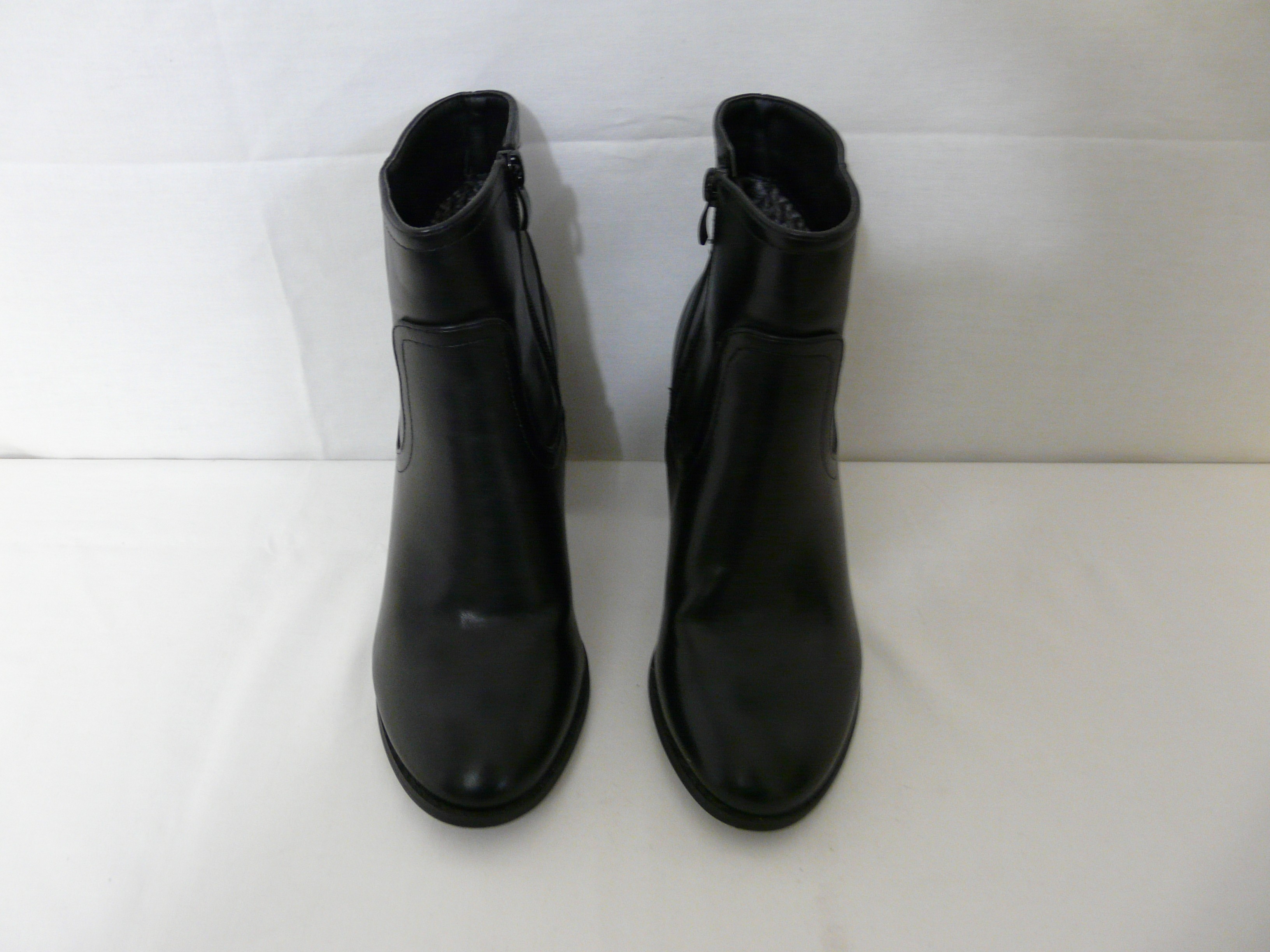 Voir photo 3 de C122 - Bottines à talons - My B - Pointure 38 C122 - Bottines à talons - My B - Pointure 38 Très bon état reconditionné photo 3