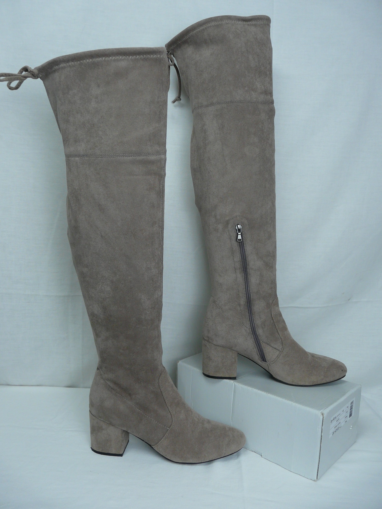 Voir photo 2 de C240 - Bottes effet daim - Angela Thompson - Pointure 41 C240 - Bottes effet daim - Angela Thompson - Pointure 41 Bon état reconditionné photo 2