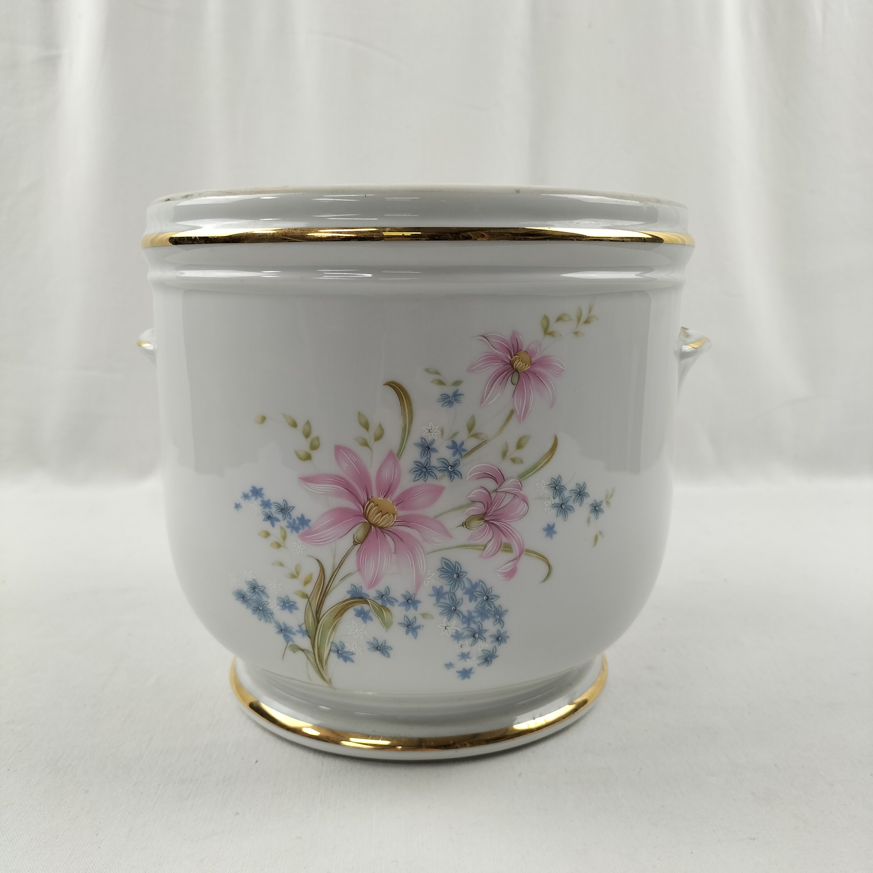 Voir photo 2 de Cache Pot Apilco en Porcelaine motifs dorés et floraux Cache Pot Apilco en Porcelaine motifs dorés et floraux Très bon état reconditionné photo 2
