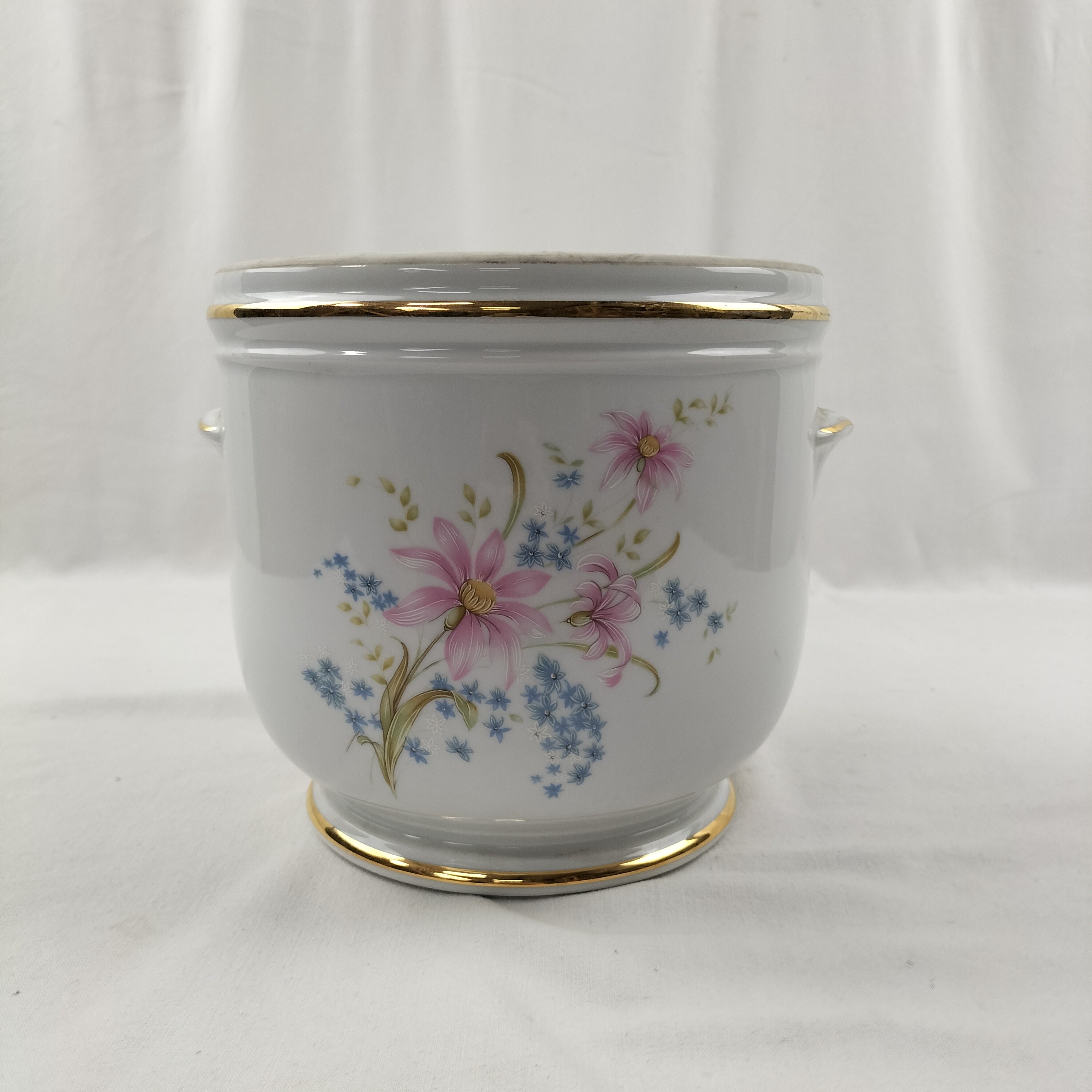 Voir photo 4 de Cache Pot Apilco en Porcelaine motifs dorés et floraux Cache Pot Apilco en Porcelaine motifs dorés et floraux Très bon état reconditionné photo 4