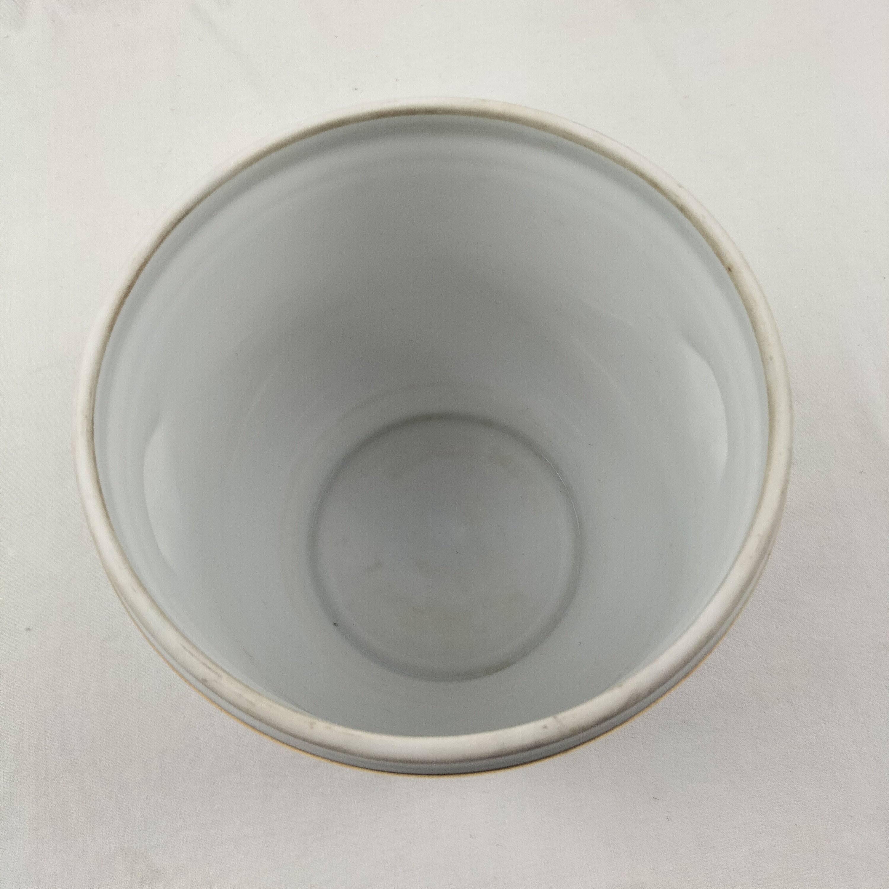 Voir photo 6 de Cache Pot Apilco en Porcelaine motifs dorés et floraux Cache Pot Apilco en Porcelaine motifs dorés et floraux Très bon état reconditionné photo 6