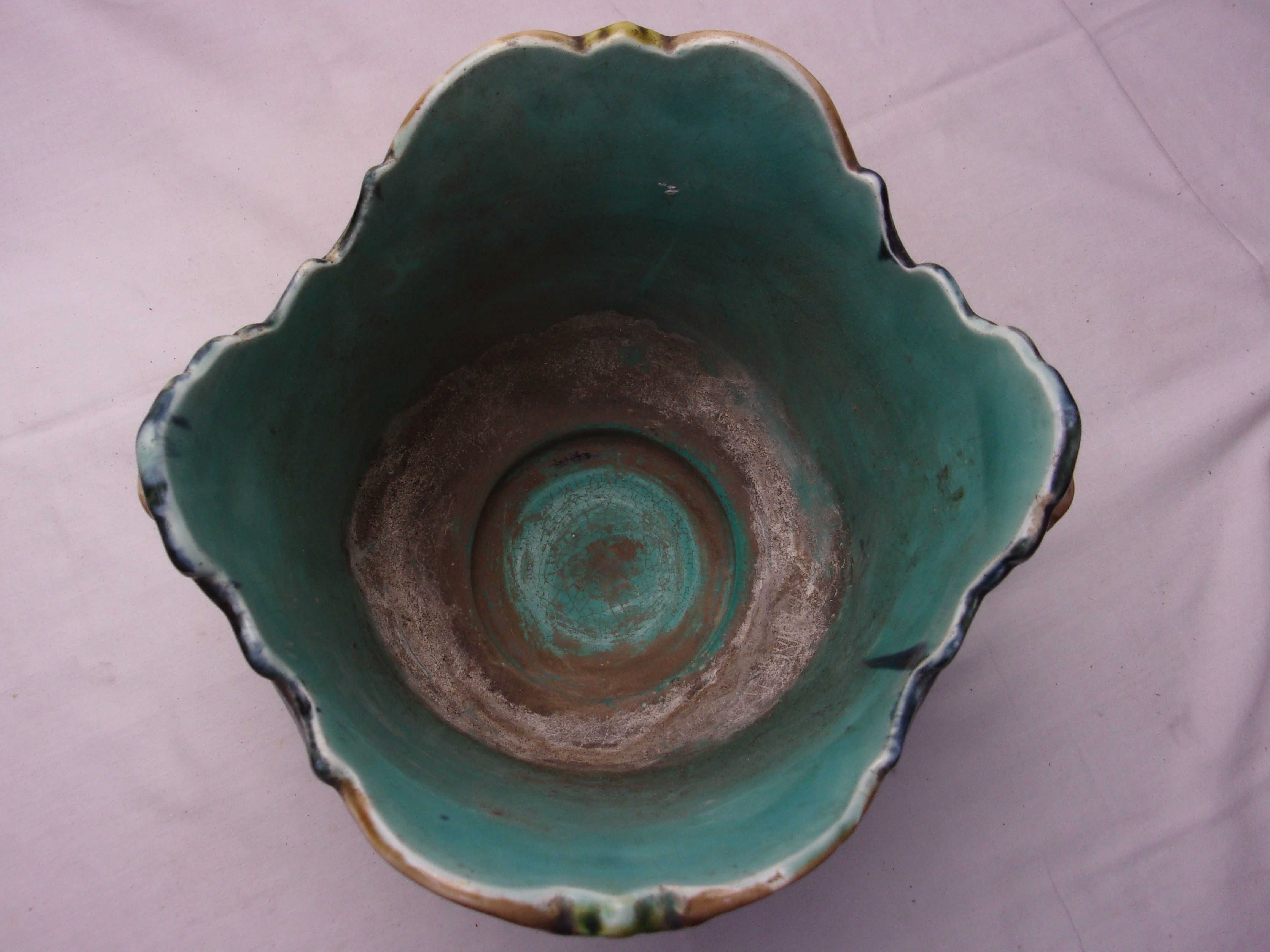 Voir photo 5 de Cache Pot en Céramique Polychrome représentant Volailles et Fleurs a Restaurer Cache Pot en Céramique Polychrome représentant Volailles et Fleurs a Restaurer État correct reconditionné photo 5