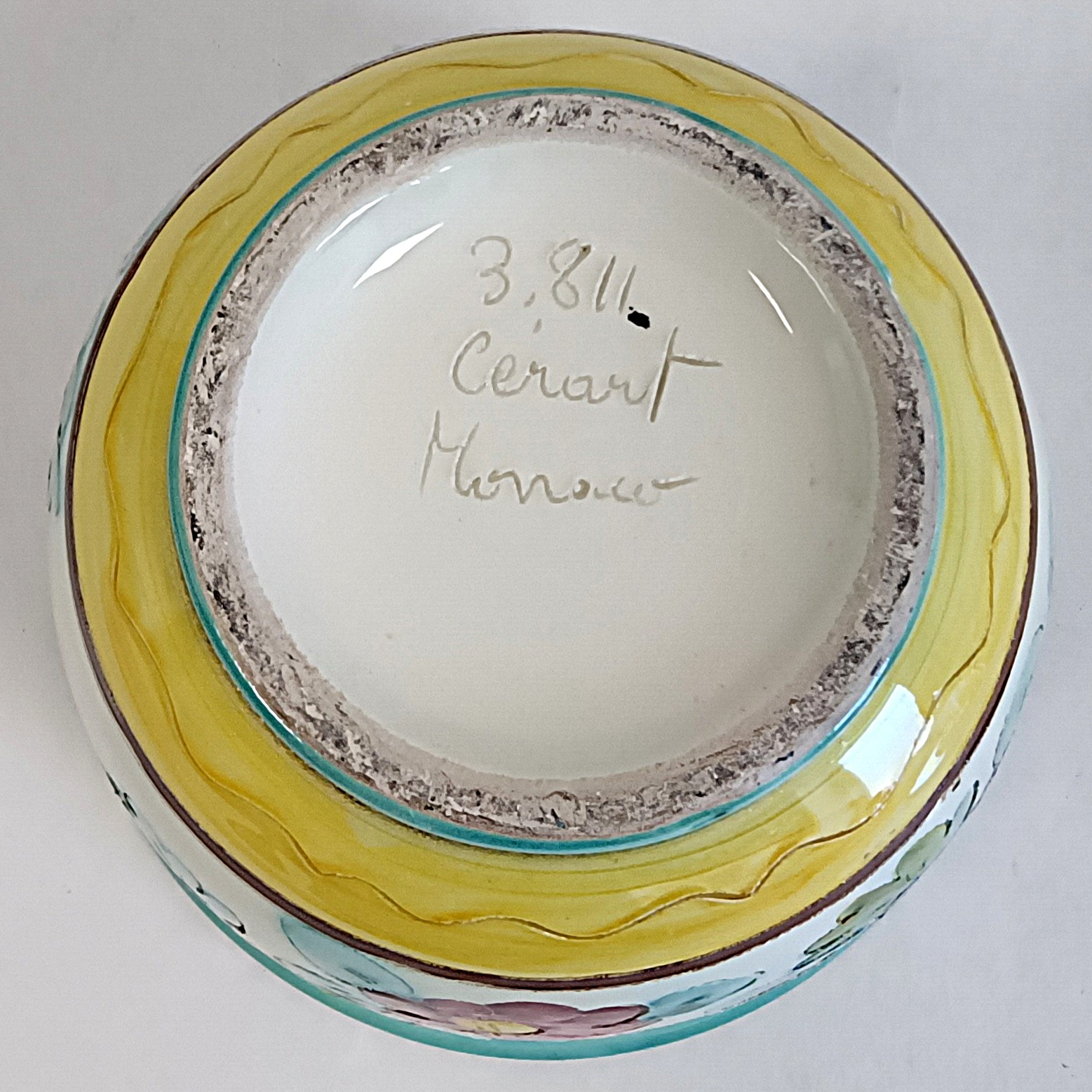 Voir photo 4 de Cache-pot vintage en céramique peinte à la main – Décor floral – Cérart Monaco – Ø 18,5 cm Cache-pot vintage en céramique peinte à la main – Décor floral – Cérart Monaco – Ø 18,5 cm Bon état reconditionné photo 4