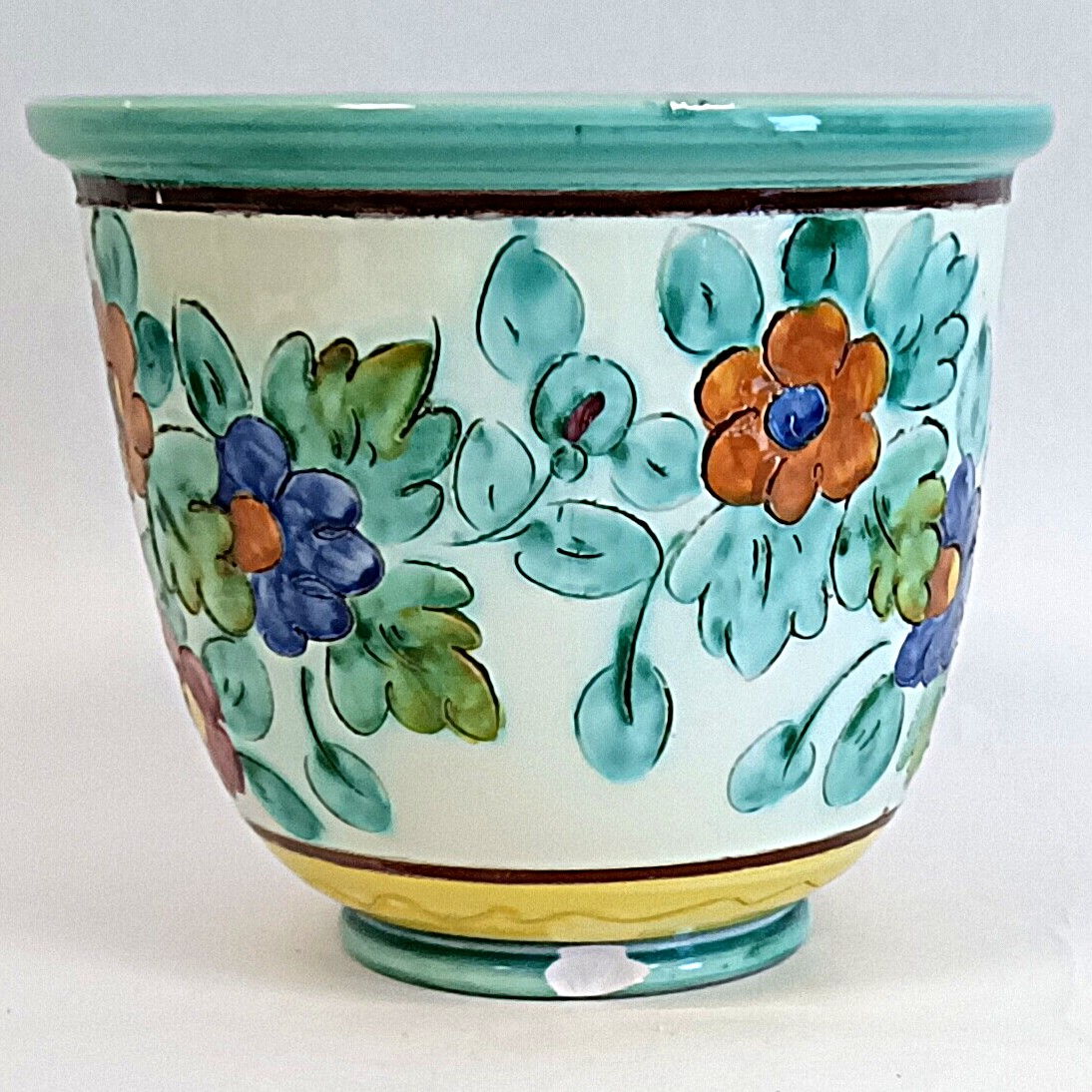 Voir photo 5 de Cache-pot vintage en céramique peinte à la main – Décor floral – Cérart Monaco – Ø 18,5 cm Cache-pot vintage en céramique peinte à la main – Décor floral – Cérart Monaco – Ø 18,5 cm Bon état reconditionné photo 5