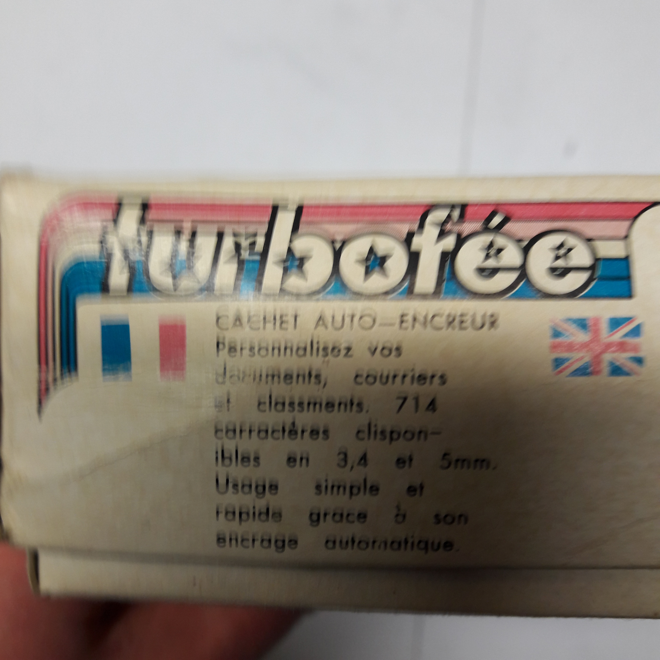 Voir photo 2 de CACHET AUTO ENCREUR A COMPOSITION DE TEXTE TURBOFEE | Dero CACHET AUTO ENCREUR A COMPOSITION DE TEXTE TURBOFEE Bon état reconditionné photo 2 | Dero