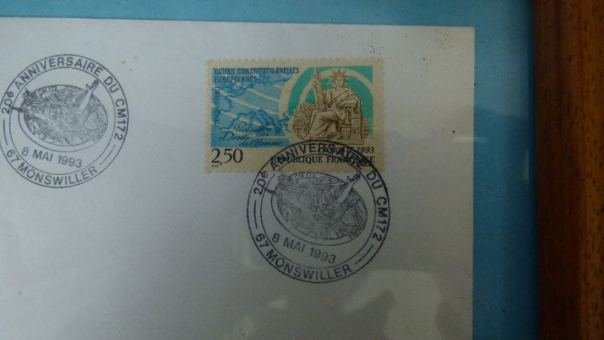 Voir photo 4 de Cadre contenant une enveloppe de l'armée de terre des 20 ans du Centre Mobilisateur 172 - 8 mai 1993 Cadre contenant une enveloppe de l'armée de terre des 20 ans du Centre Mobilisateur 172 - 8 mai 1993 Bon état reconditionné photo 4
