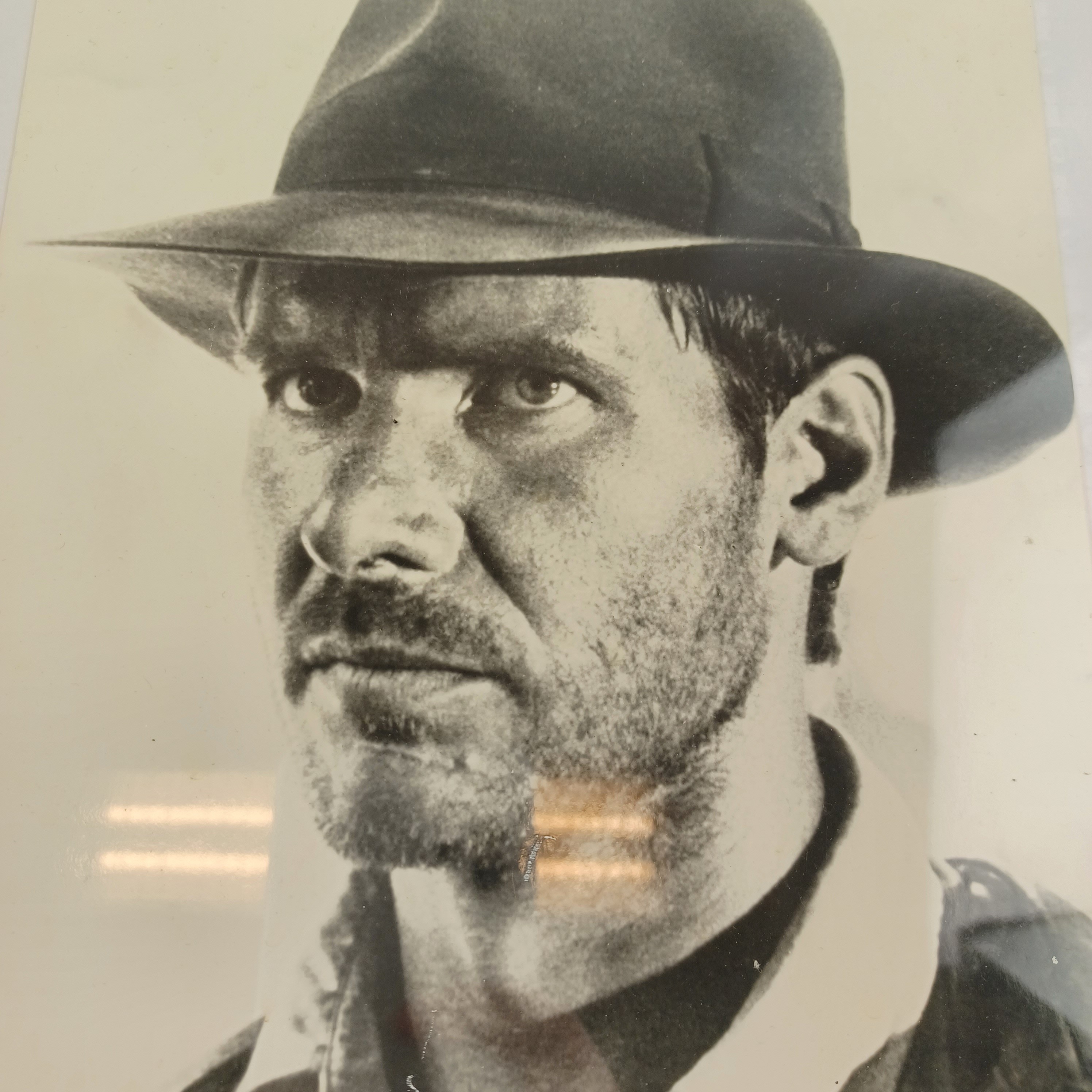 Voir photo 2 de Cadre de Harrisson Ford, en Indiana Jones, tableau de 35x29 et photo de 17x24 cm Cadre de Harrisson Ford, en Indiana Jones, tableau de 35x29 et photo de 17x24 cm Très bon état reconditionné photo 2