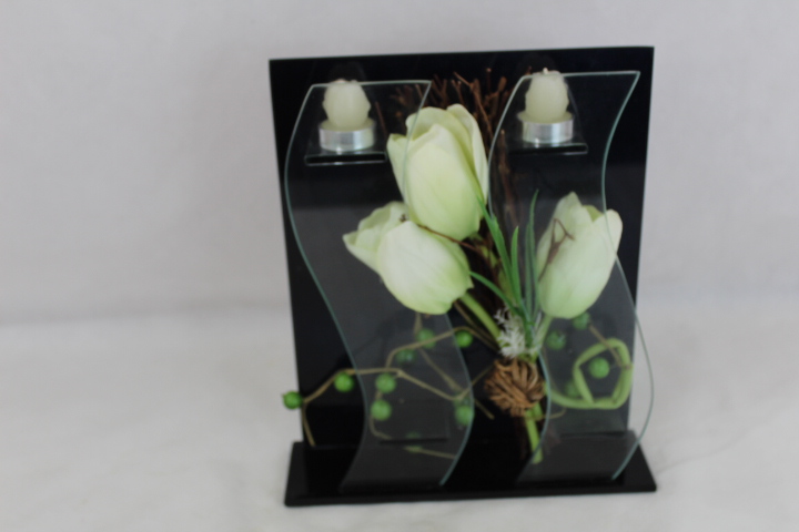 Cadre en verre bougeoir avec décor fleurs Parfait état - 12,50 € Cadre en verre bougeoir avec décor fleurs Parfait état reconditionné disponible sur Label Emmaüs
