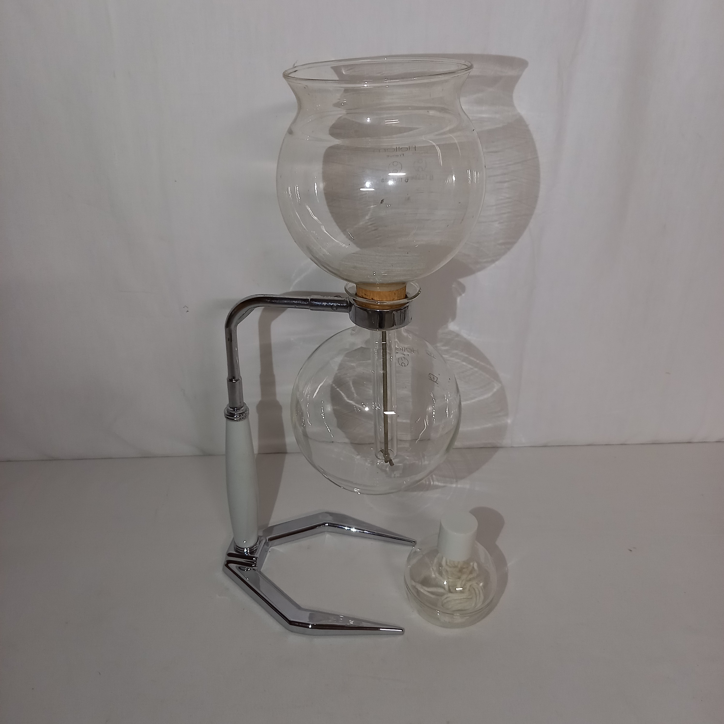 Voir photo 2 de Cafetière à dépression Hellem années 60 anciennes en verre très bon état Cafetière à dépression Hellem années 60 anciennes en verre très bon état Bon état reconditionné photo 2