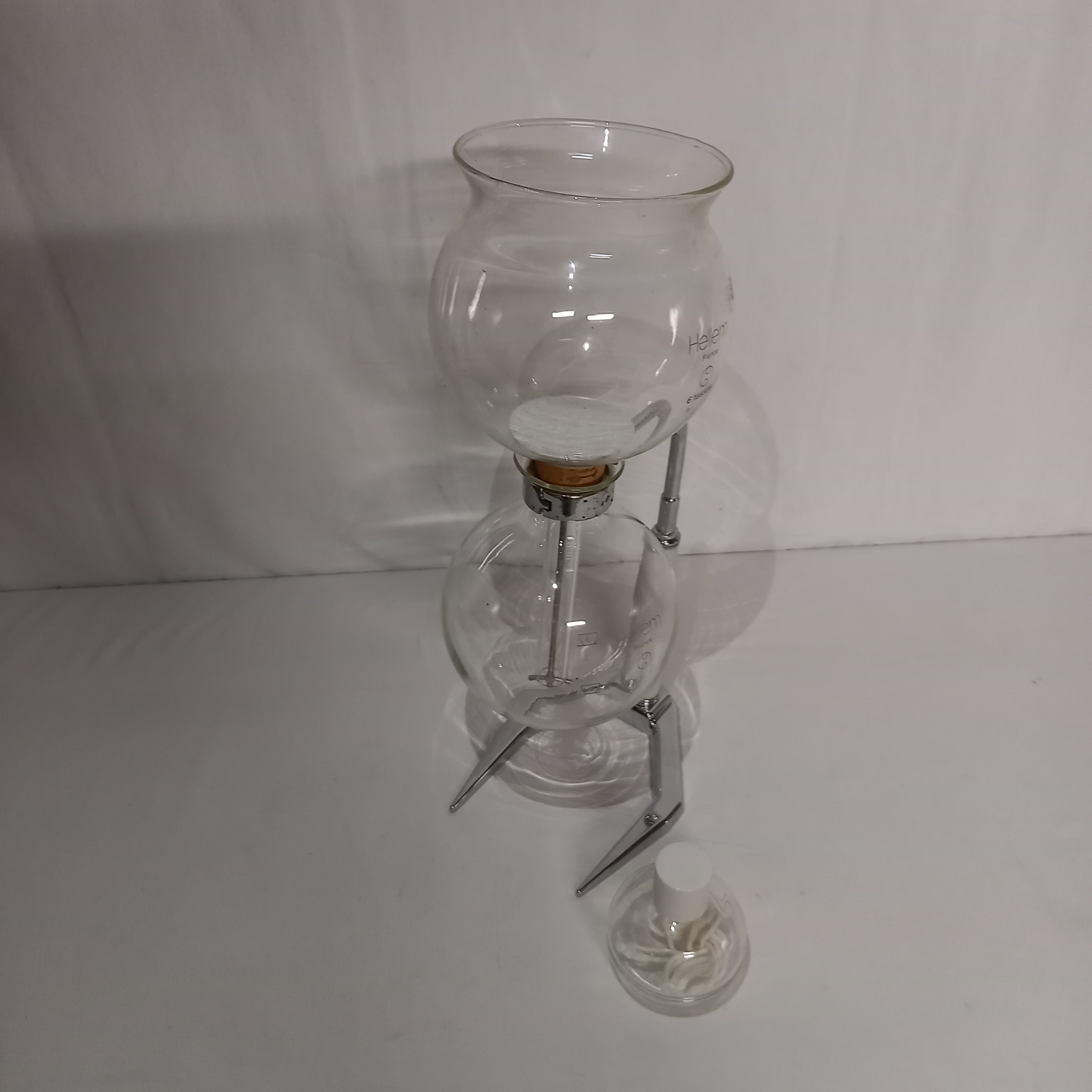 Voir photo 4 de Cafetière à dépression Hellem années 60 anciennes en verre très bon état Cafetière à dépression Hellem années 60 anciennes en verre très bon état Bon état reconditionné photo 4