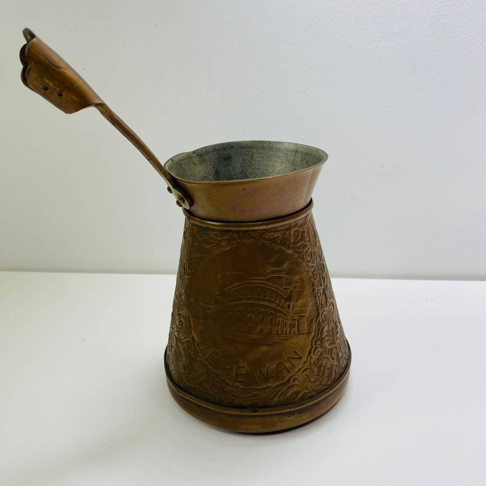 Cafetière en cuivre turque Bon état - 28,00 € Cafetière en cuivre turque Bon état reconditionné disponible sur Label Emmaüs