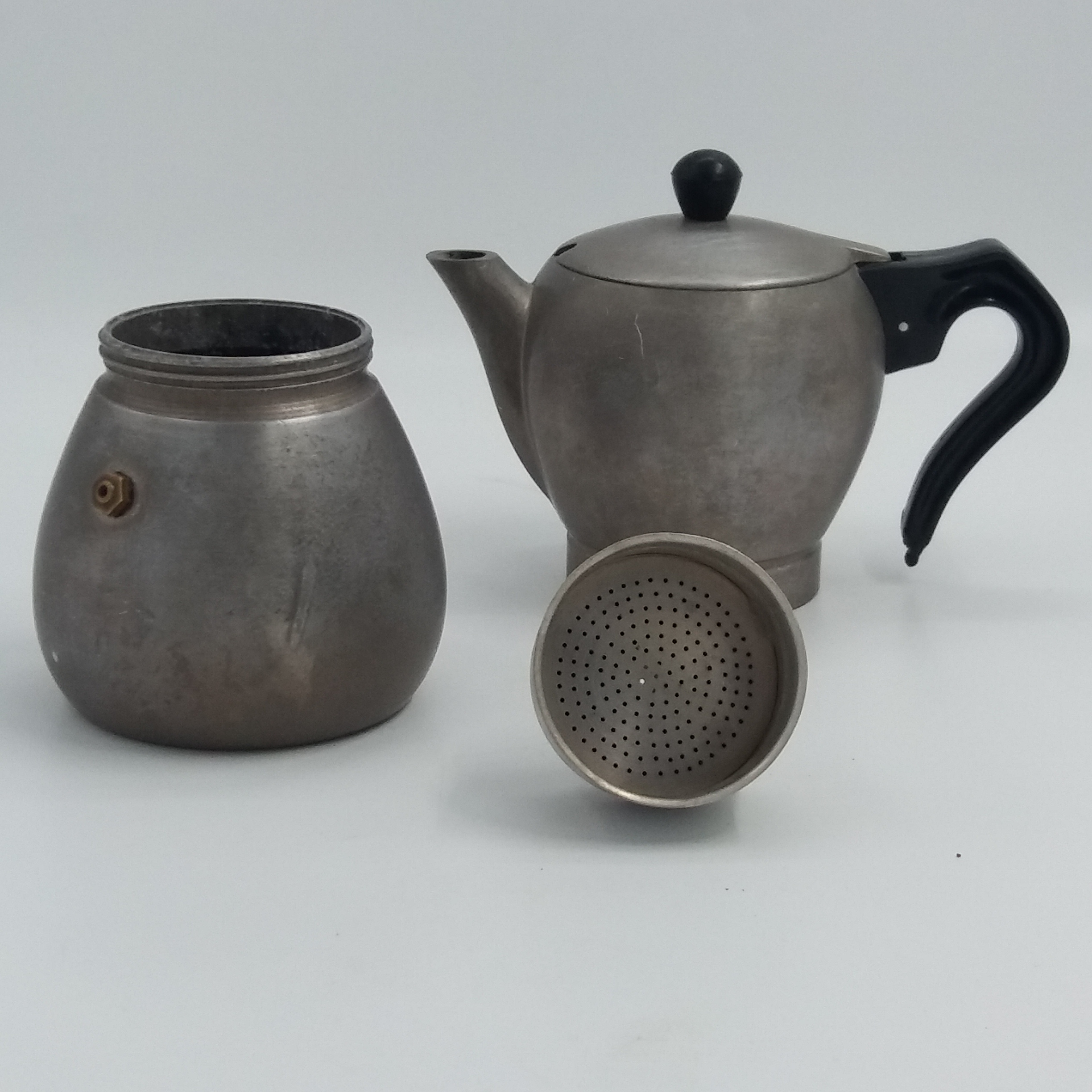 Voir photo 5 de Cafetière italienne expresso « La Signora ». Vintage 50’- 60’. Aluminium et bakélite. Cafetière italienne expresso « La Signora ». Vintage 50’- 60’. Aluminium et bakélite. Bon état reconditionné photo 5