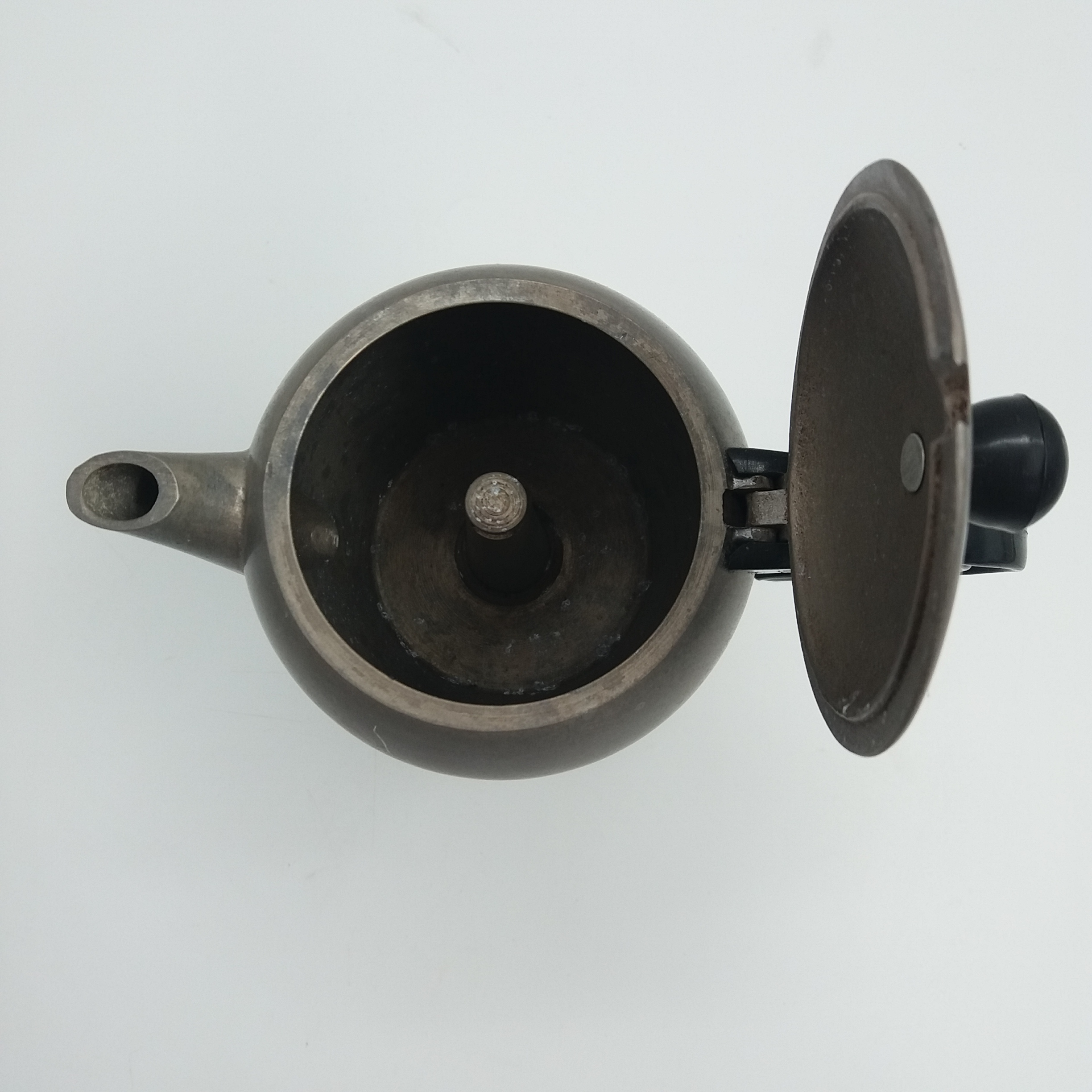 Voir photo 8 de Cafetière italienne expresso « La Signora ». Vintage 50’- 60’. Aluminium et bakélite. Cafetière italienne expresso « La Signora ». Vintage 50’- 60’. Aluminium et bakélite. Bon état reconditionné photo 8