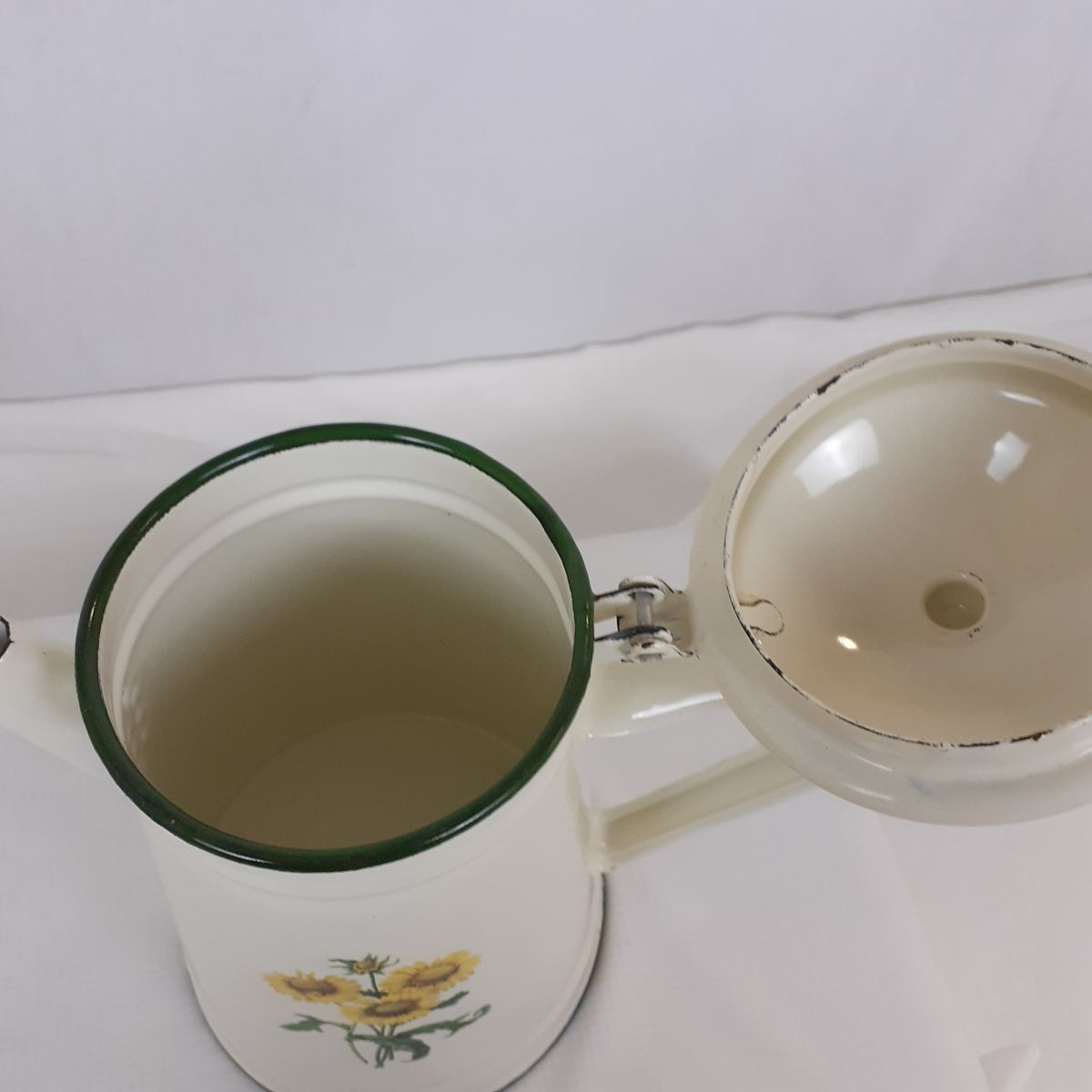 Voir photo 2 de Cafetière - Métal émaillé - Déco Tournesols Cafetière - Métal émaillé - Déco Tournesols Très bon état reconditionné photo 2