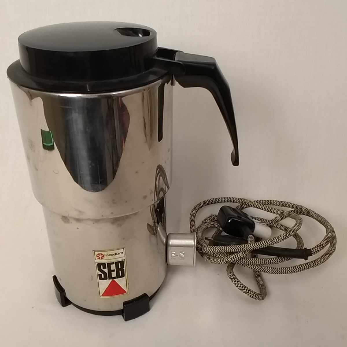 Cafetière moka SEB en inox - 220 volts Très bon état - 30,00 € Cafetière moka SEB en inox - 220 volts Très bon état reconditionné disponible sur Label Emmaüs