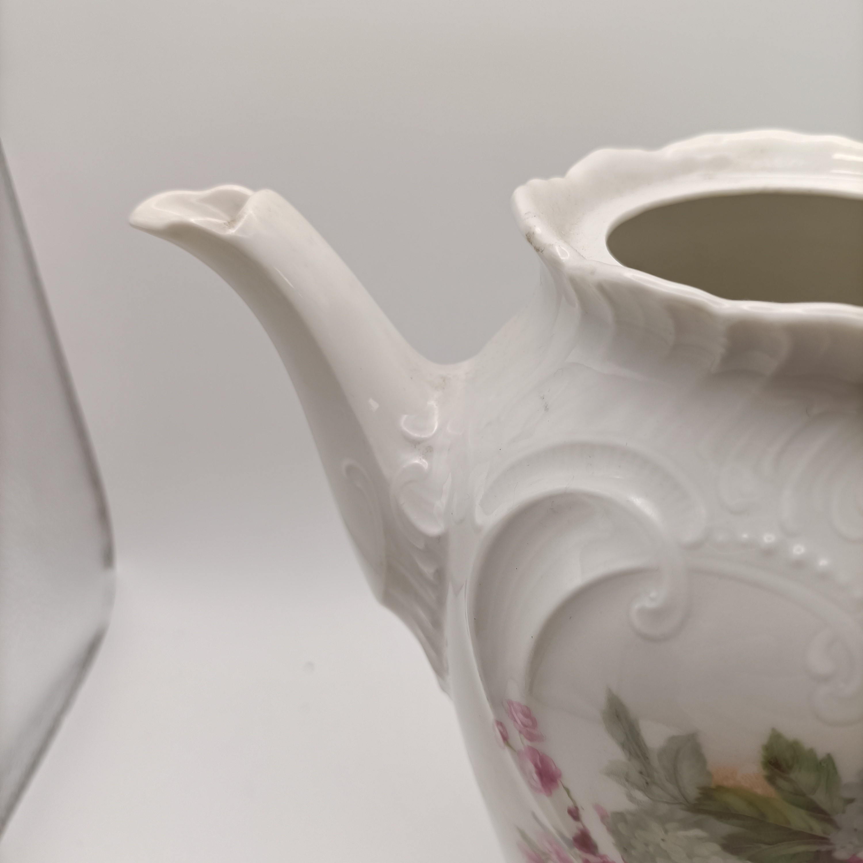 Voir photo 10 de Cafetière théière faïence blanche décor floral rose style romantique 23 cm Cafetière théière faïence blanche décor floral rose style romantique 23 cm reconditionné photo 10