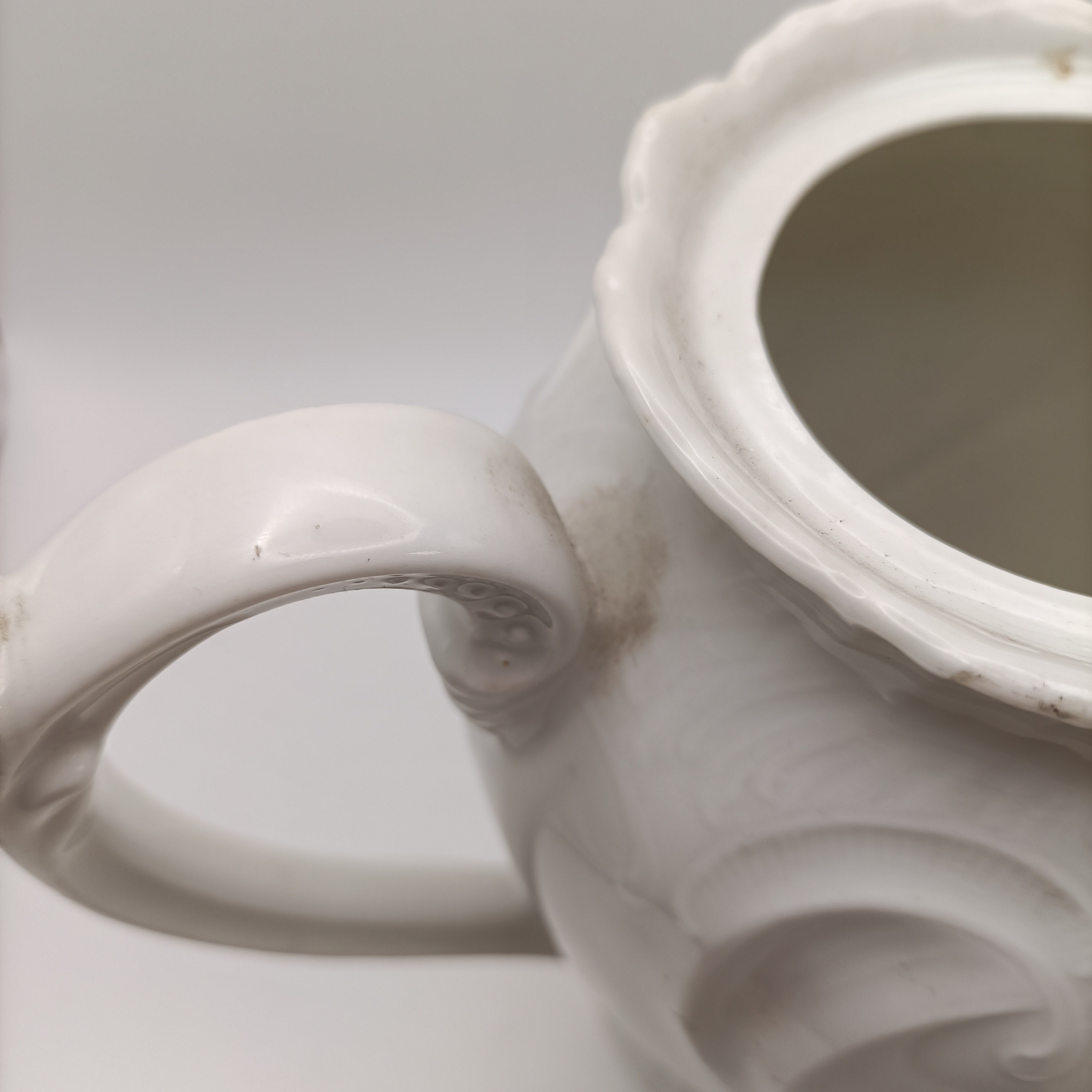 Voir photo 7 de Cafetière théière faïence blanche décor floral rose style romantique 23 cm Cafetière théière faïence blanche décor floral rose style romantique 23 cm reconditionné photo 7