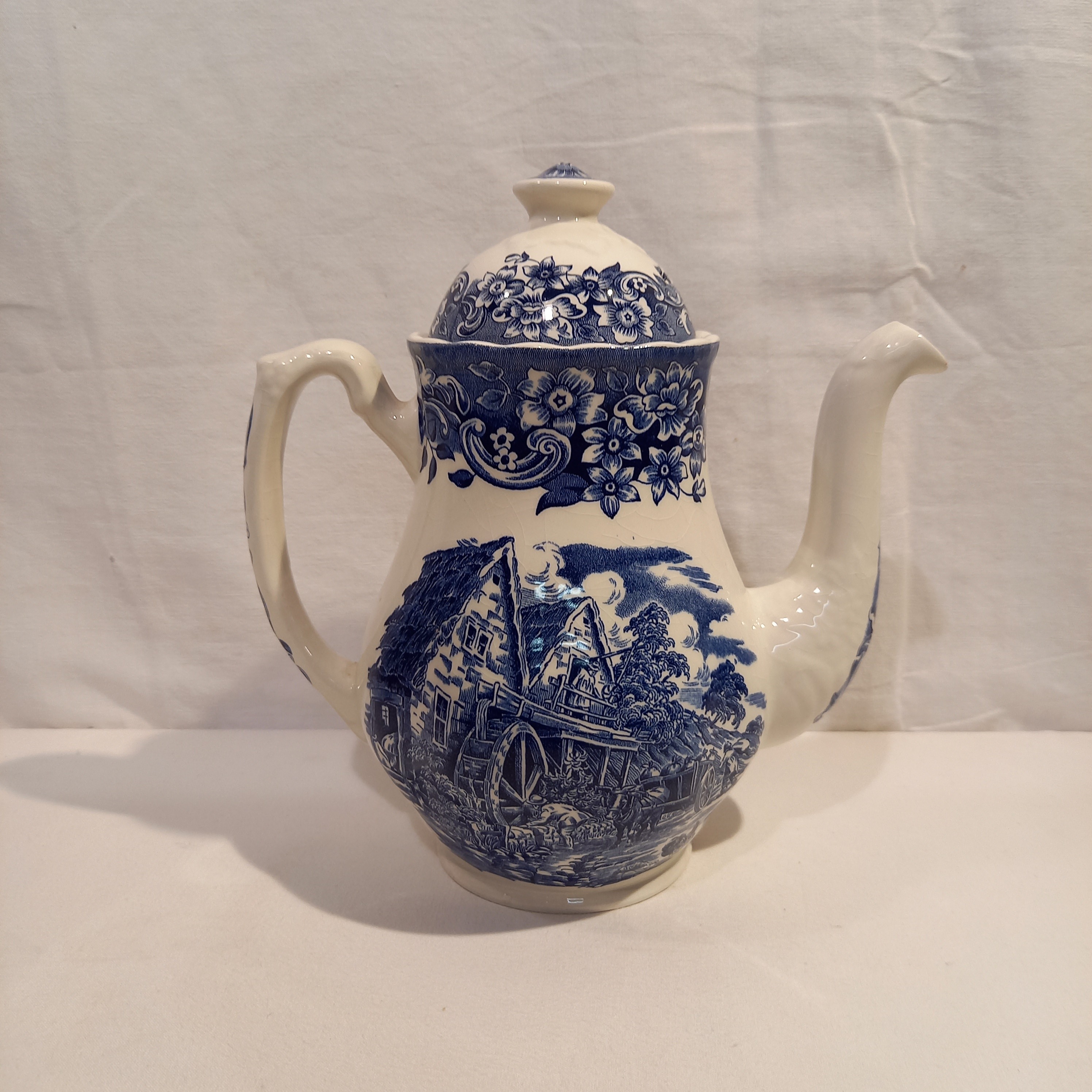 Voir photo 2 de Cafetière / théière vintage RoyalTudor Ware , série Angleterre du XVIIe siècle , vaisselle anglaise en perre de fer , fabriqué en angleterre. Cafetière / théière vintage RoyalTudor Ware , série Angleterre du XVIIe siècle , vaisselle anglaise en perre de fer , fabriqué en angleterre. Bon état reconditionné photo 2