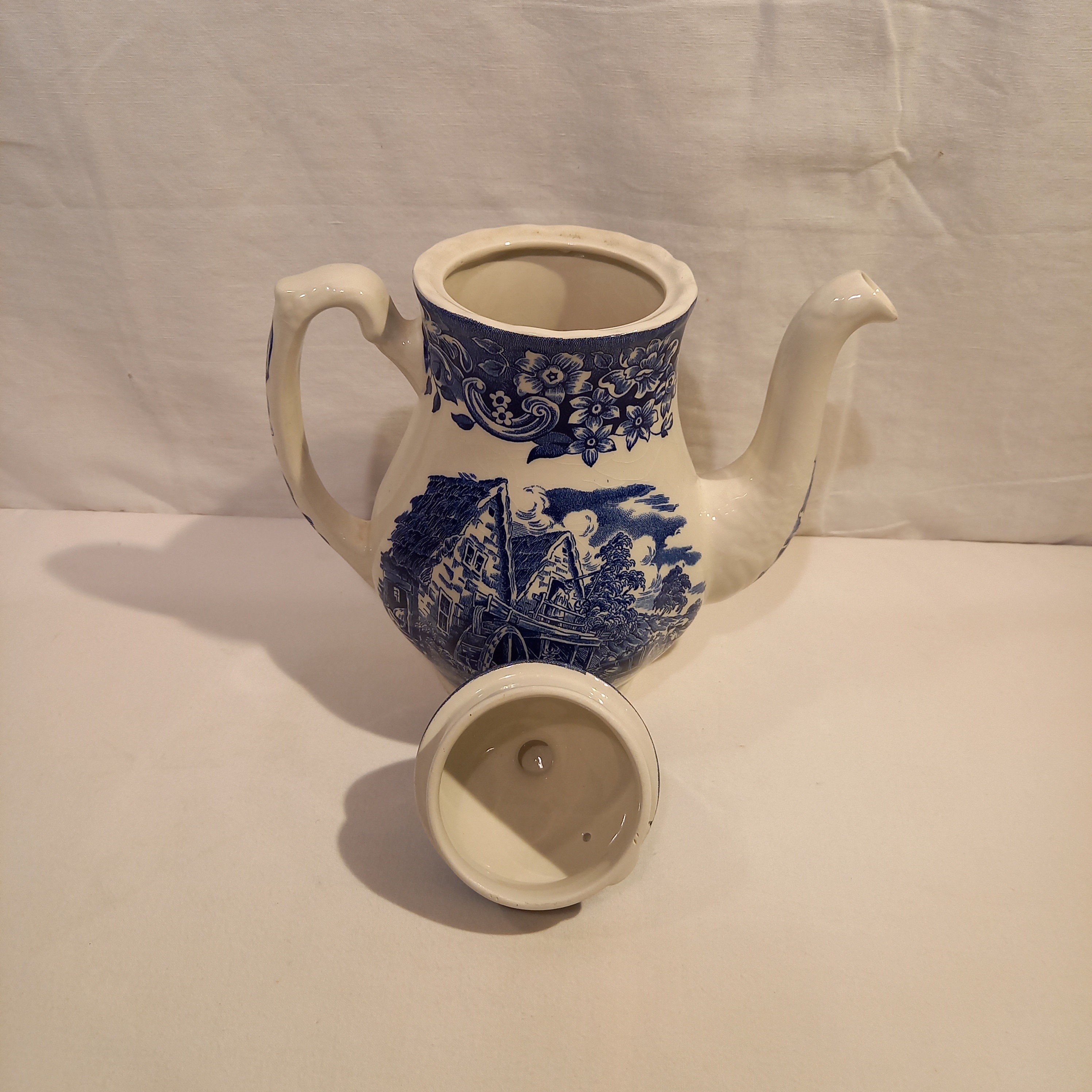 Voir photo 4 de Cafetière / théière vintage RoyalTudor Ware , série Angleterre du XVIIe siècle , vaisselle anglaise en perre de fer , fabriqué en angleterre. Cafetière / théière vintage RoyalTudor Ware , série Angleterre du XVIIe siècle , vaisselle anglaise en perre de fer , fabriqué en angleterre. Bon état reconditionné photo 4