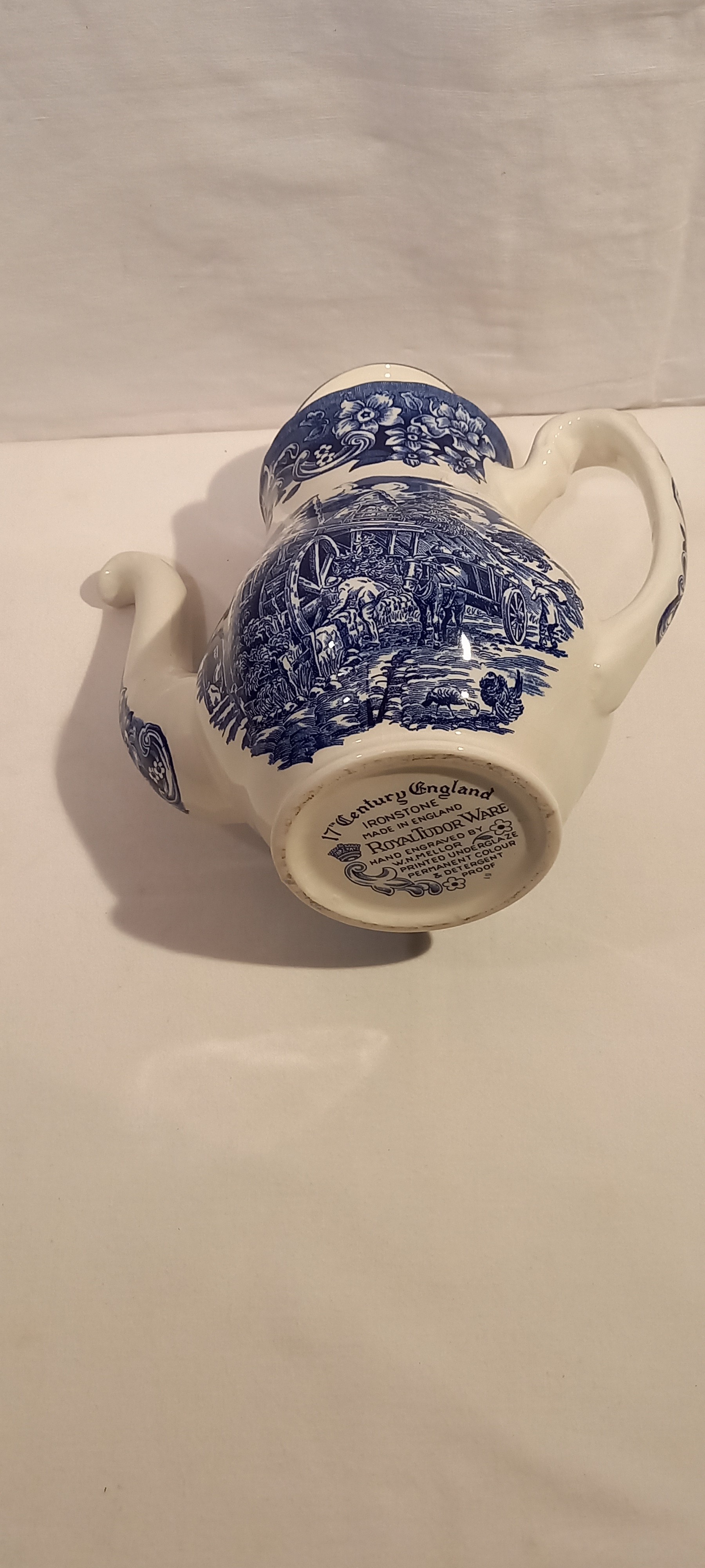 Voir photo 8 de Cafetière / théière vintage RoyalTudor Ware , série Angleterre du XVIIe siècle , vaisselle anglaise en perre de fer , fabriqué en angleterre. Cafetière / théière vintage RoyalTudor Ware , série Angleterre du XVIIe siècle , vaisselle anglaise en perre de fer , fabriqué en angleterre. Bon état reconditionné photo 8