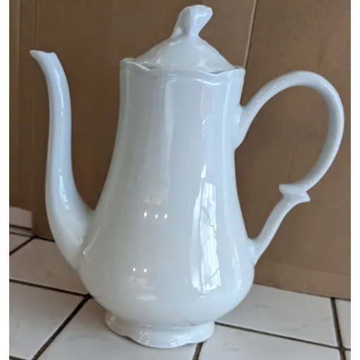 Cafetière Verseuse En Porcelaine Blanche Bon état reconditionné disponible sur Rakuten