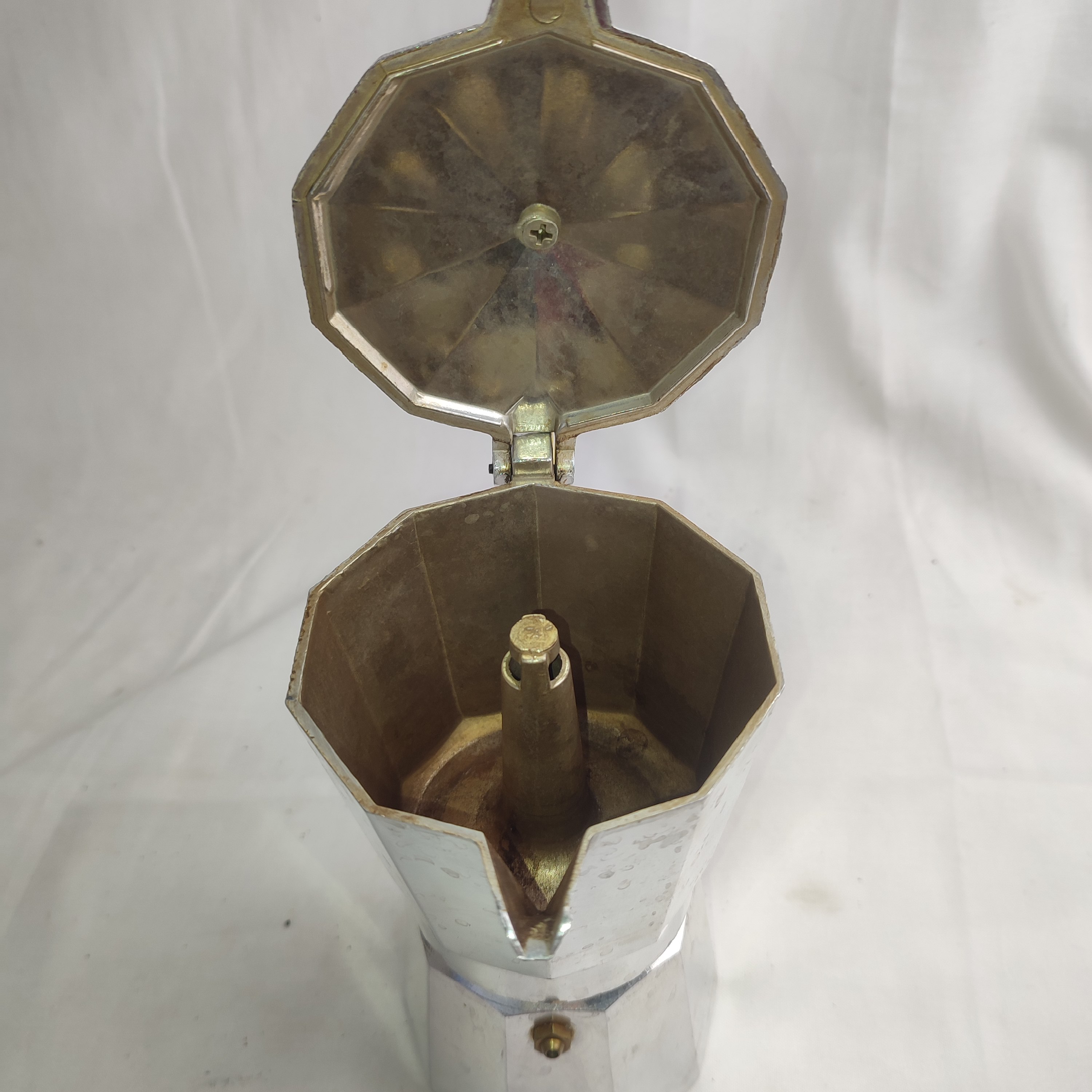Voir photo 8 de Cafetière Vintage à l'Italienne Jaune des Années 60/70 en Aluminium et Bakélite Cafetière Vintage à l'Italienne Jaune des Années 60/70 en Aluminium et Bakélite État correct reconditionné photo 8