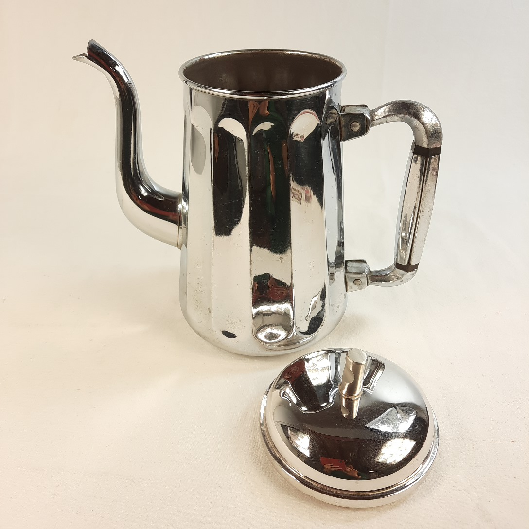 Voir photo 2 de Cafetière vintage modern style en cuivre pur nickelé chromé Cafetière vintage modern style en cuivre pur nickelé chromé Bon état reconditionné photo 2
