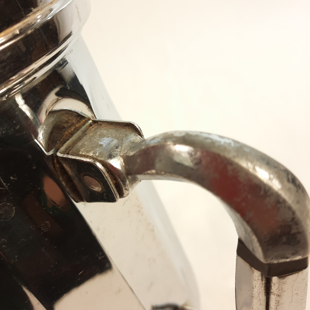 Voir photo 4 de Cafetière vintage modern style en cuivre pur nickelé chromé Cafetière vintage modern style en cuivre pur nickelé chromé Bon état reconditionné photo 4