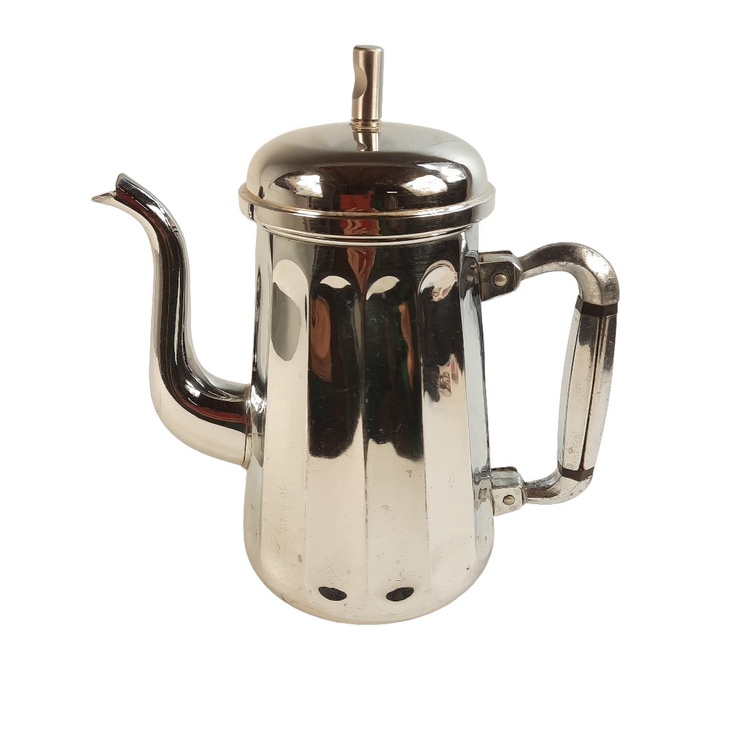 Cafetière vintage modern style en cuivre pur nickelé chromé Bon état - 30,00 € Cafetière vintage modern style en cuivre pur nickelé chromé Bon état reconditionné disponible sur Label Emmaüs