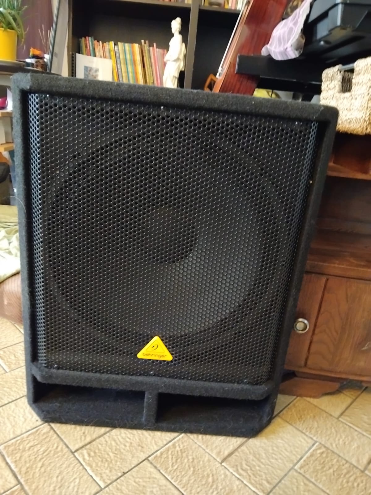 Caisson basses Behringer VQ1800D Très bon état reconditionné disponible sur Zic Ethic