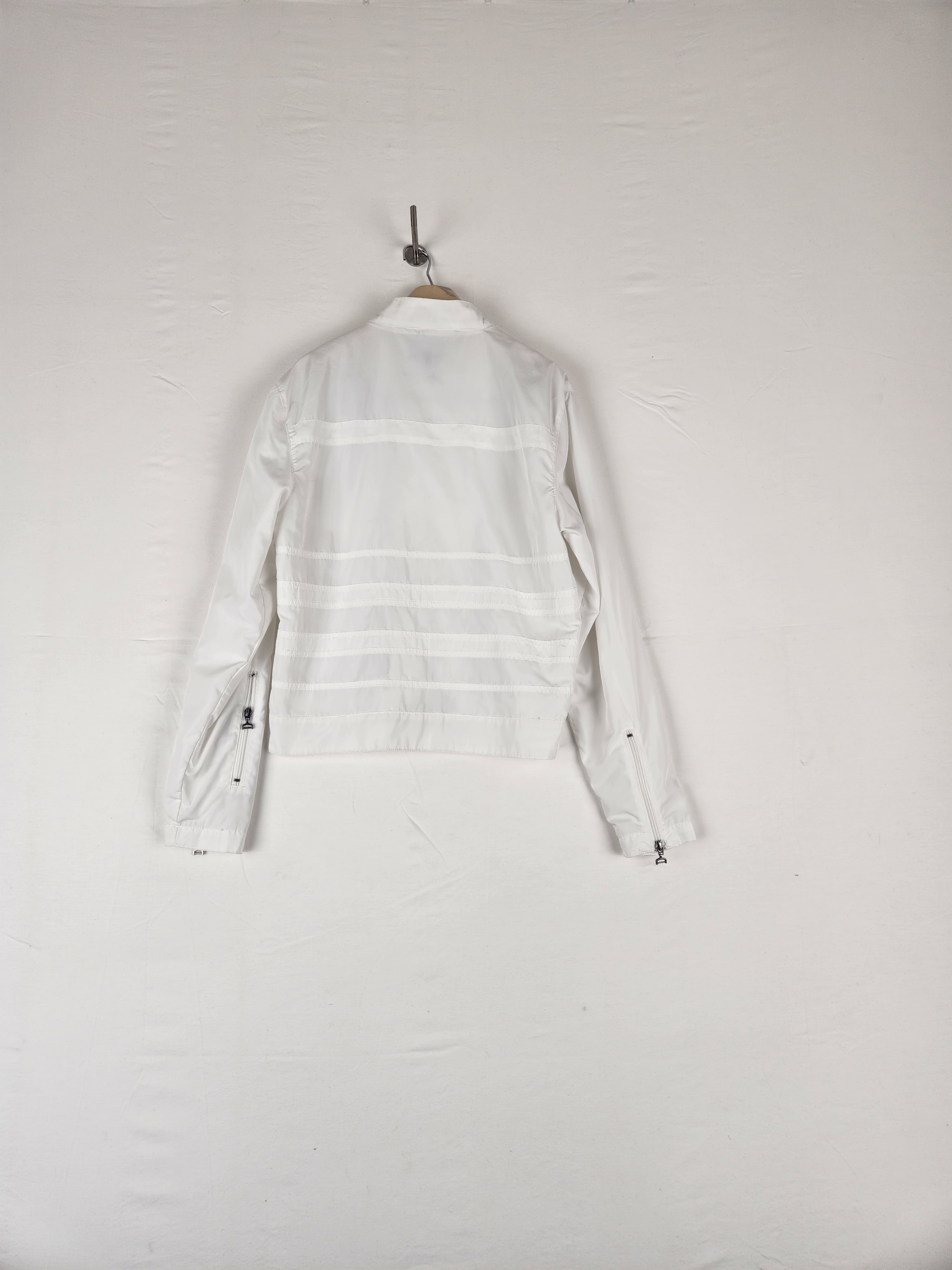 Voir photo 3 de Calvin Klein Jeans - Veste blanche - Taille L - mesures Carrure Poitrine 51 cm Longueur= 62 Calvin Klein Jeans - Veste blanche - Taille L - mesures Carrure Poitrine 51 cm Longueur= 62 Très bon état reconditionné photo 3