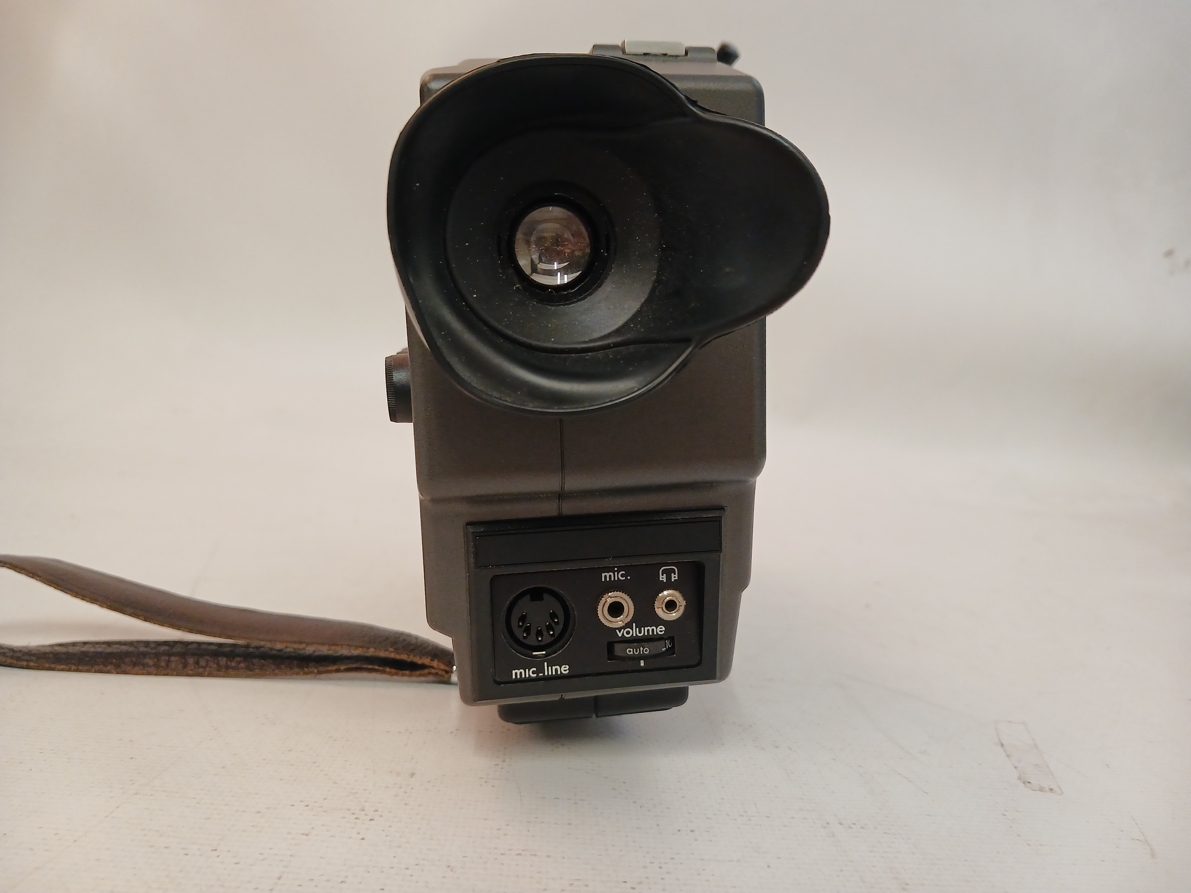 Voir photo 10 de Caméra Beaulieu Super 8 sonore 6008 S + objectif Schneider Caméra Beaulieu Super 8 sonore 6008 S + objectif Schneider reconditionné photo 10