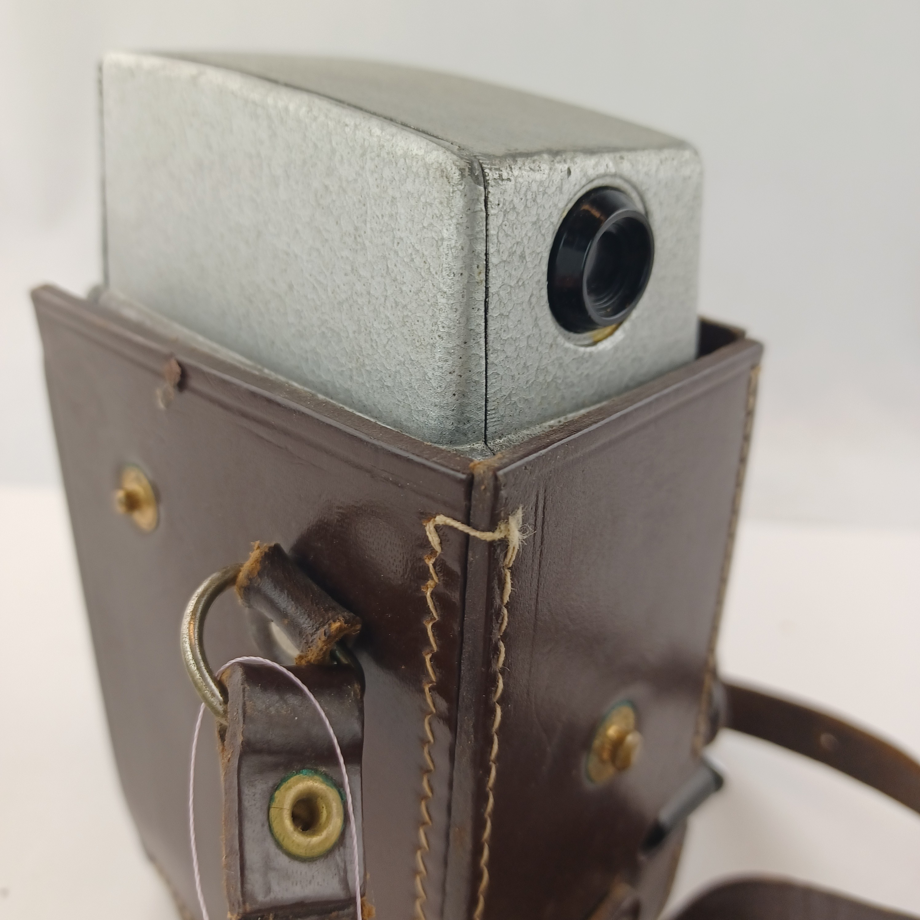 Voir photo 7 de Caméra Bell & Howell Autoset II dans son cuir d'origine Caméra Bell & Howell Autoset II dans son cuir d'origine Très bon état reconditionné photo 7