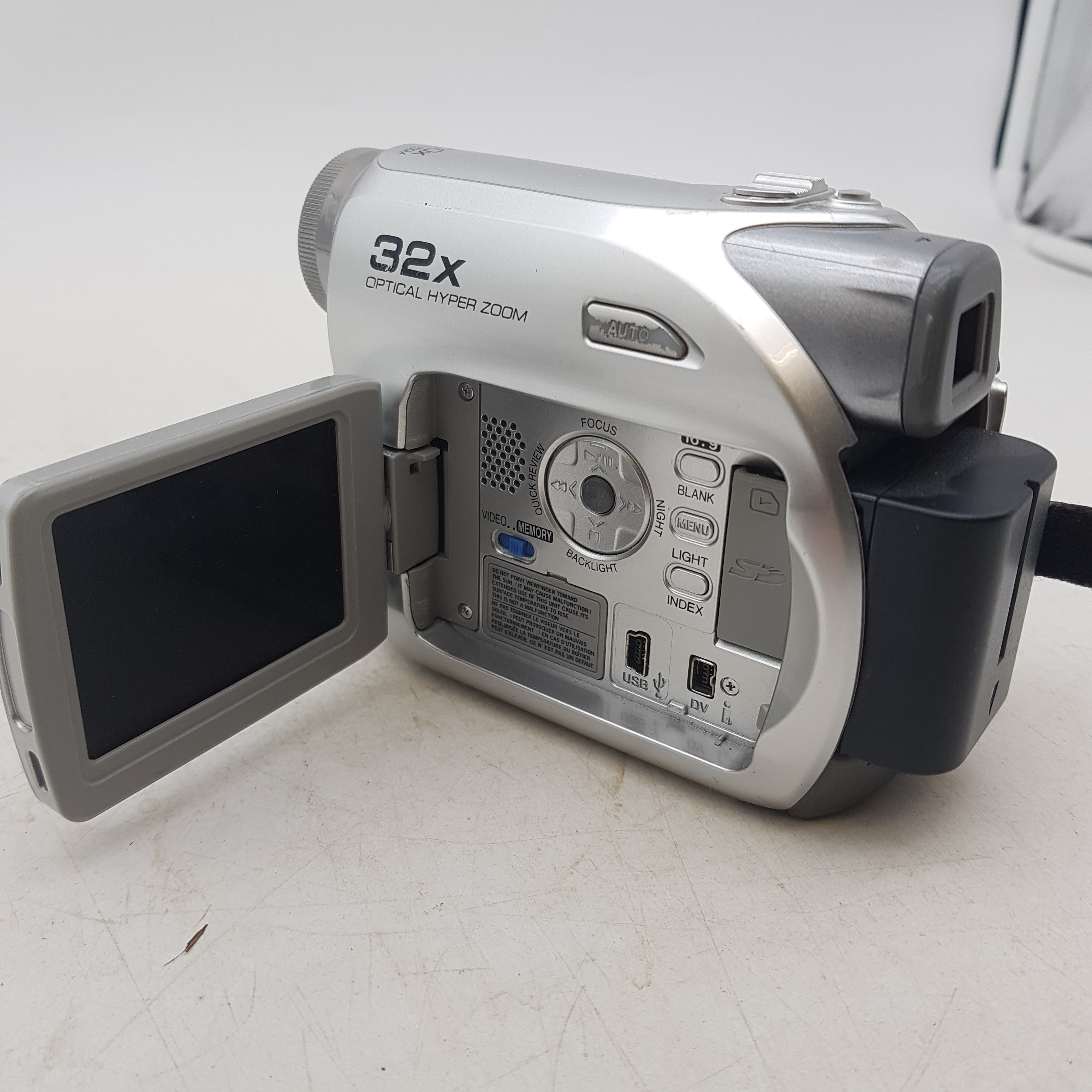 Voir photo 4 de Caméscope caméra JVC 32 x optical HyperZoom Caméscope caméra JVC 32 x optical HyperZoom Bon état reconditionné photo 4
