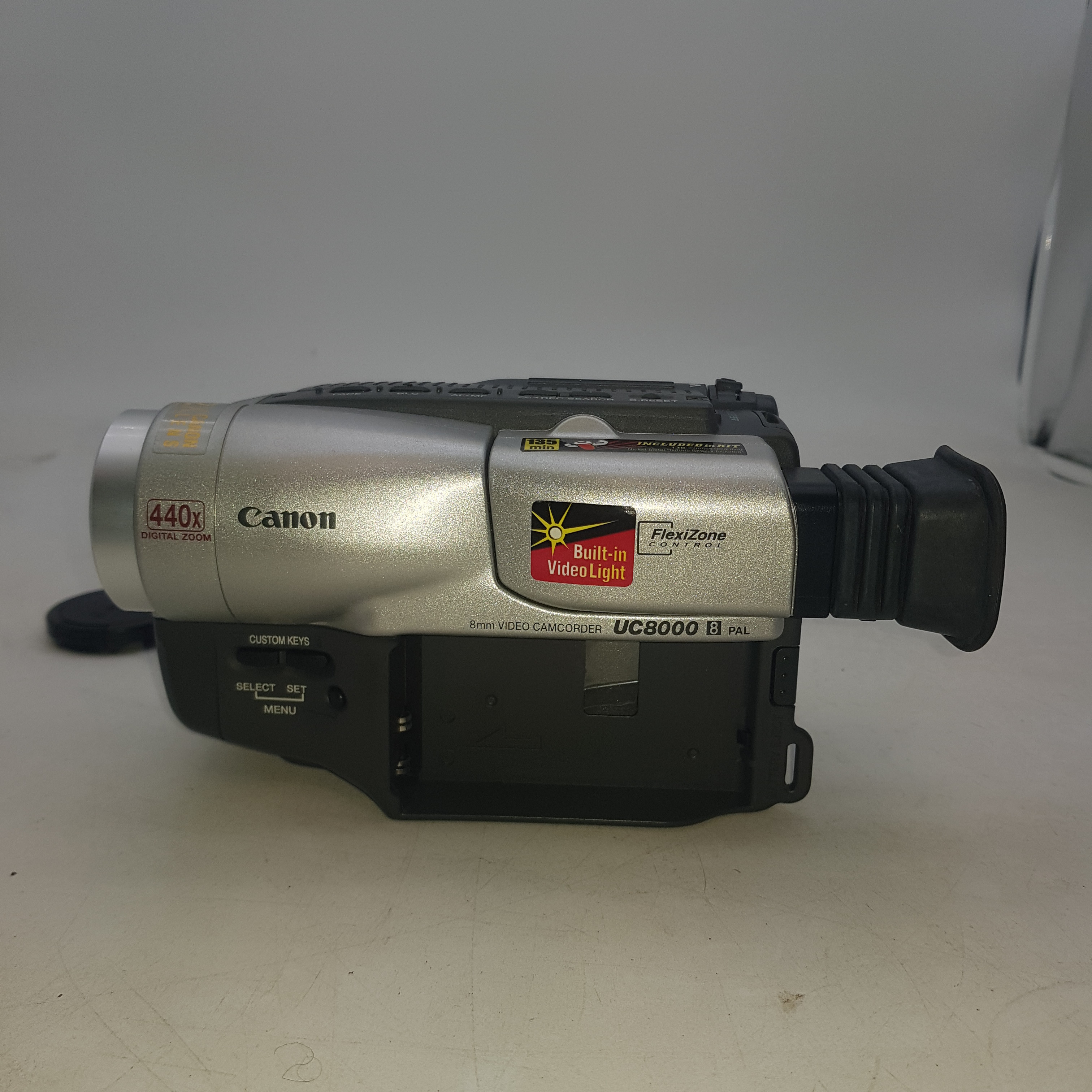 Voir photo 2 de Caméscope Canon UC8000 8 PAL Caméscope Canon UC8000 8 PAL bon état reconditionné photo 2