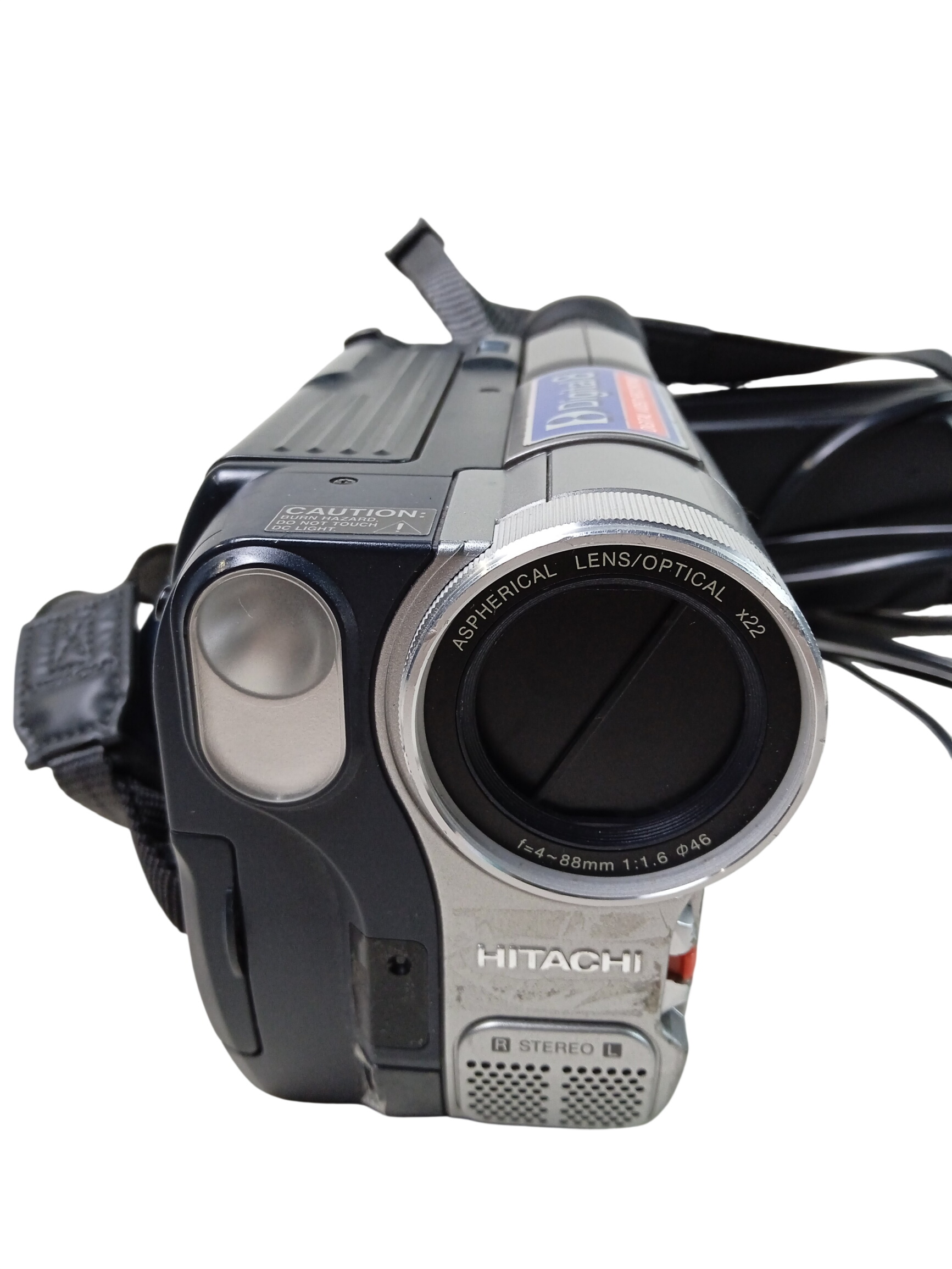 Acheter Caméscope HITACHI VM- D965LE Digital 8 avec son manuel d'utilisation, sa sacoche et son chargeur Bon état - 75,00 € Caméscope HITACHI VM- D965LE Digital 8 avec son manuel d'utilisation, sa sacoche et son chargeur Bon état reconditionné disponible sur Label Emmaüs