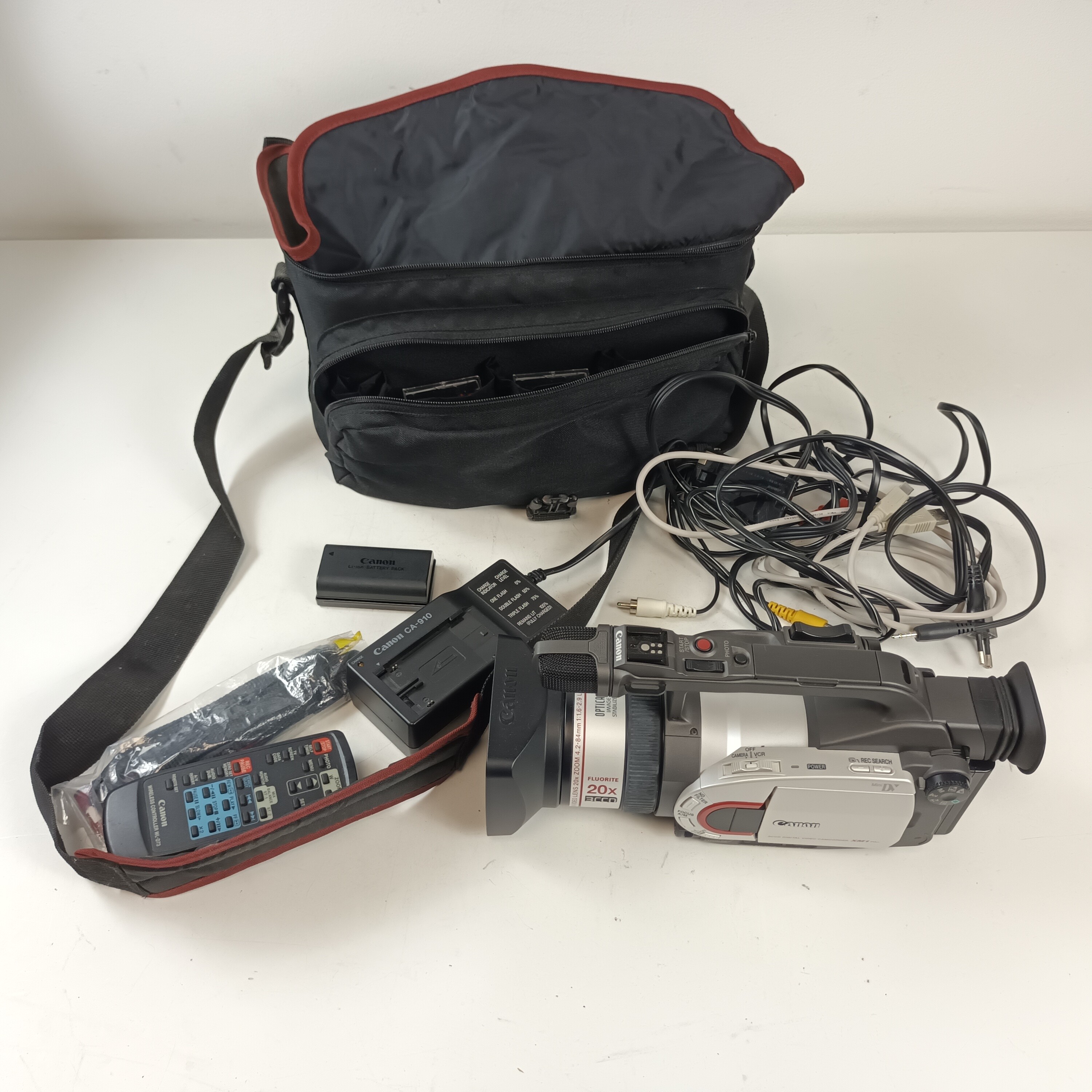 Acheter Camescope numérique Canon XM1 PAL Très bon état - 110,00 € Camescope numérique Canon XM1 PAL Très bon état reconditionné disponible sur Label Emmaüs