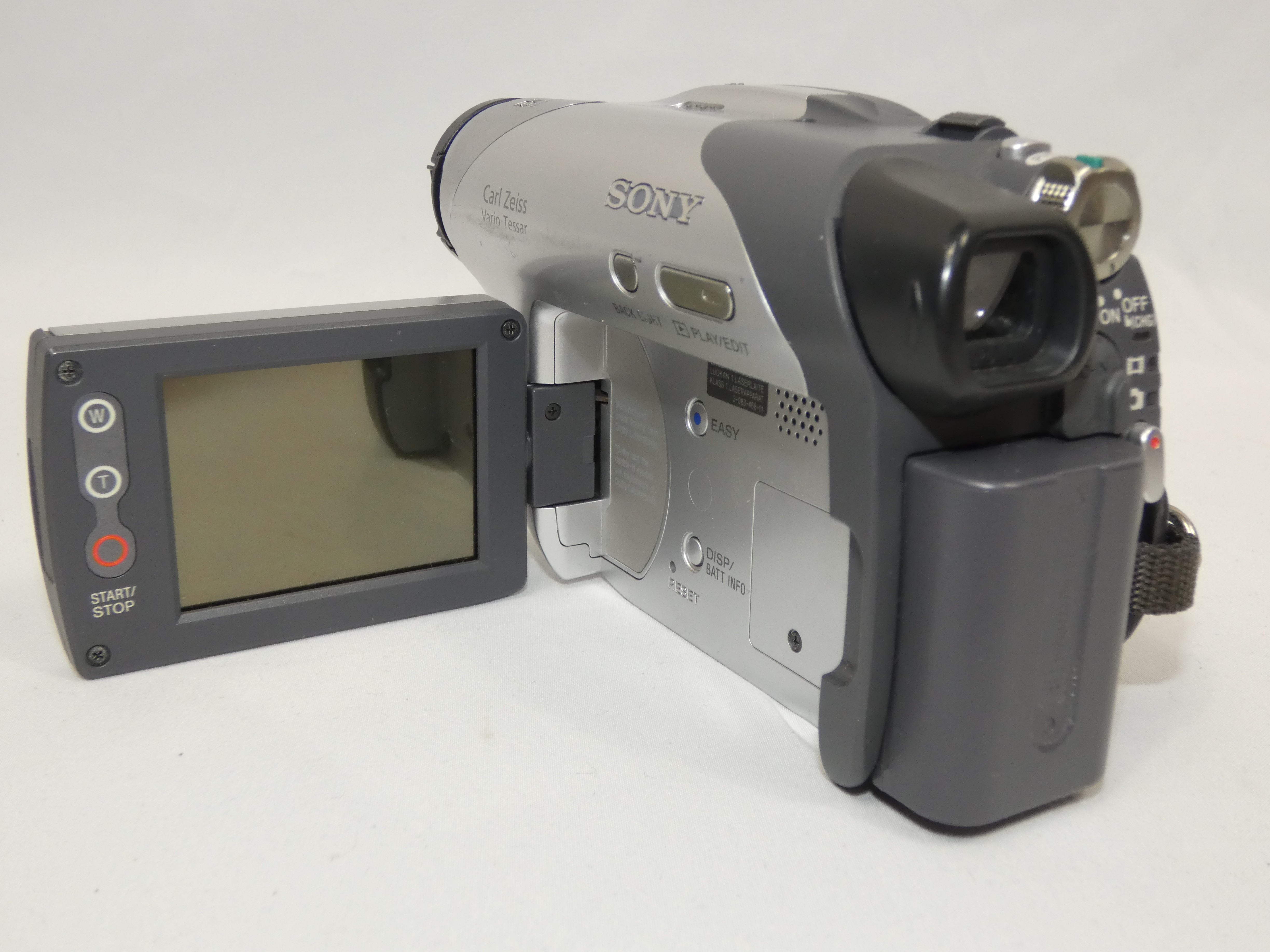 Voir photo 2 de Camescope SONY DCR-DVD105 E (pour pièces) Camescope SONY DCR-DVD105 E (pour pièces) Bon état reconditionné photo 2