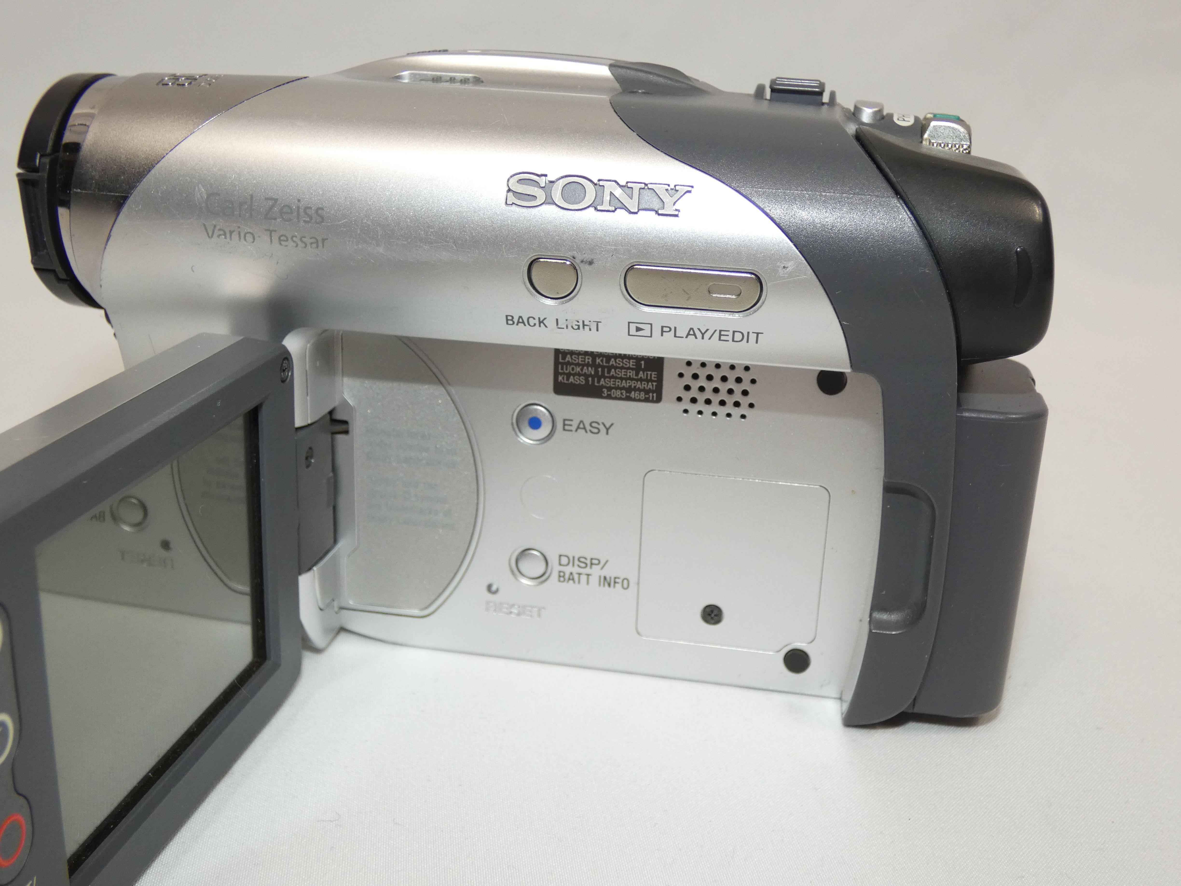 Voir photo 4 de Camescope SONY DCR-DVD105 E (pour pièces) Camescope SONY DCR-DVD105 E (pour pièces) Bon état reconditionné photo 4