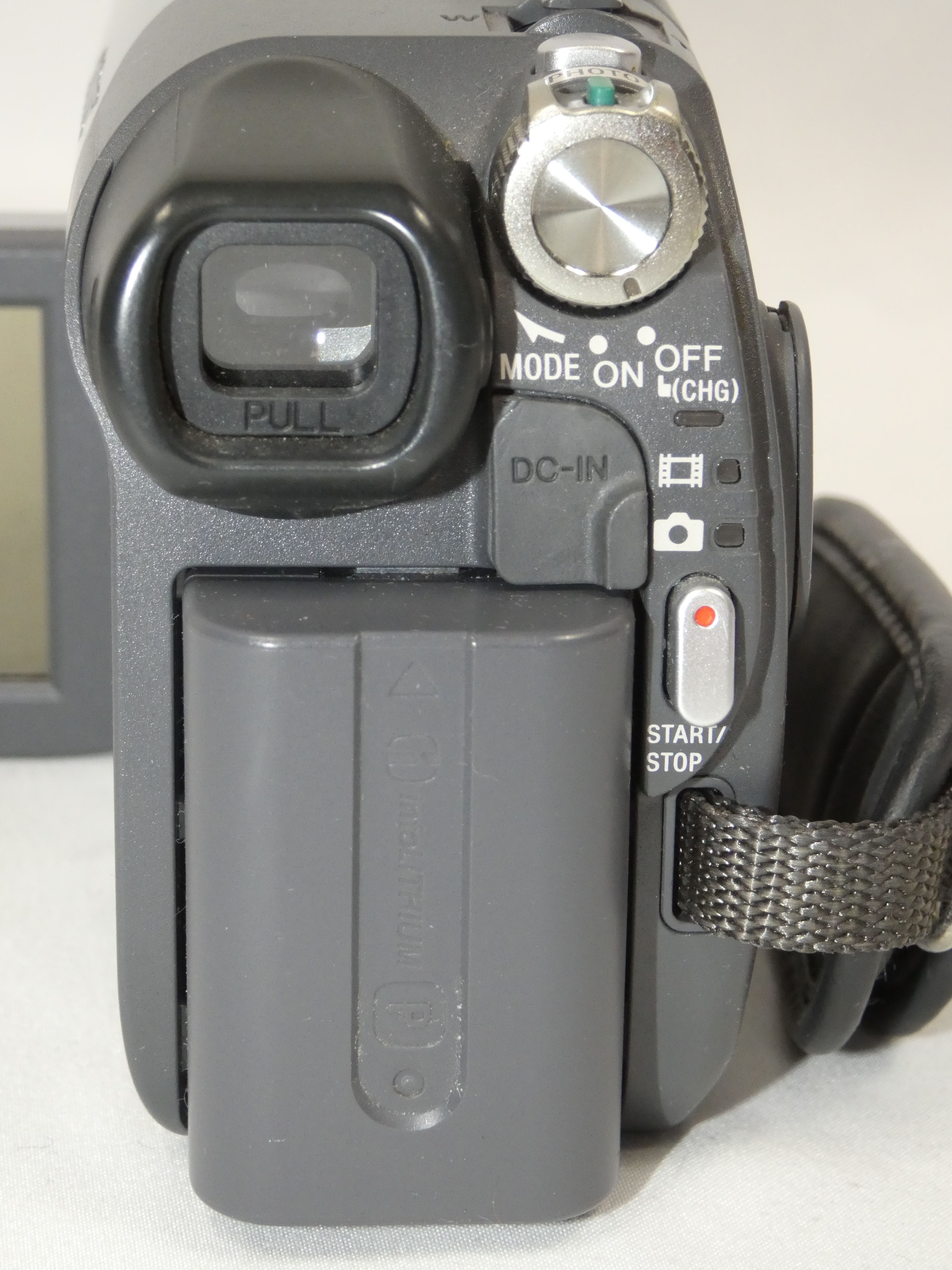 Voir photo 7 de Camescope SONY DCR-DVD105 E (pour pièces) Camescope SONY DCR-DVD105 E (pour pièces) Bon état reconditionné photo 7