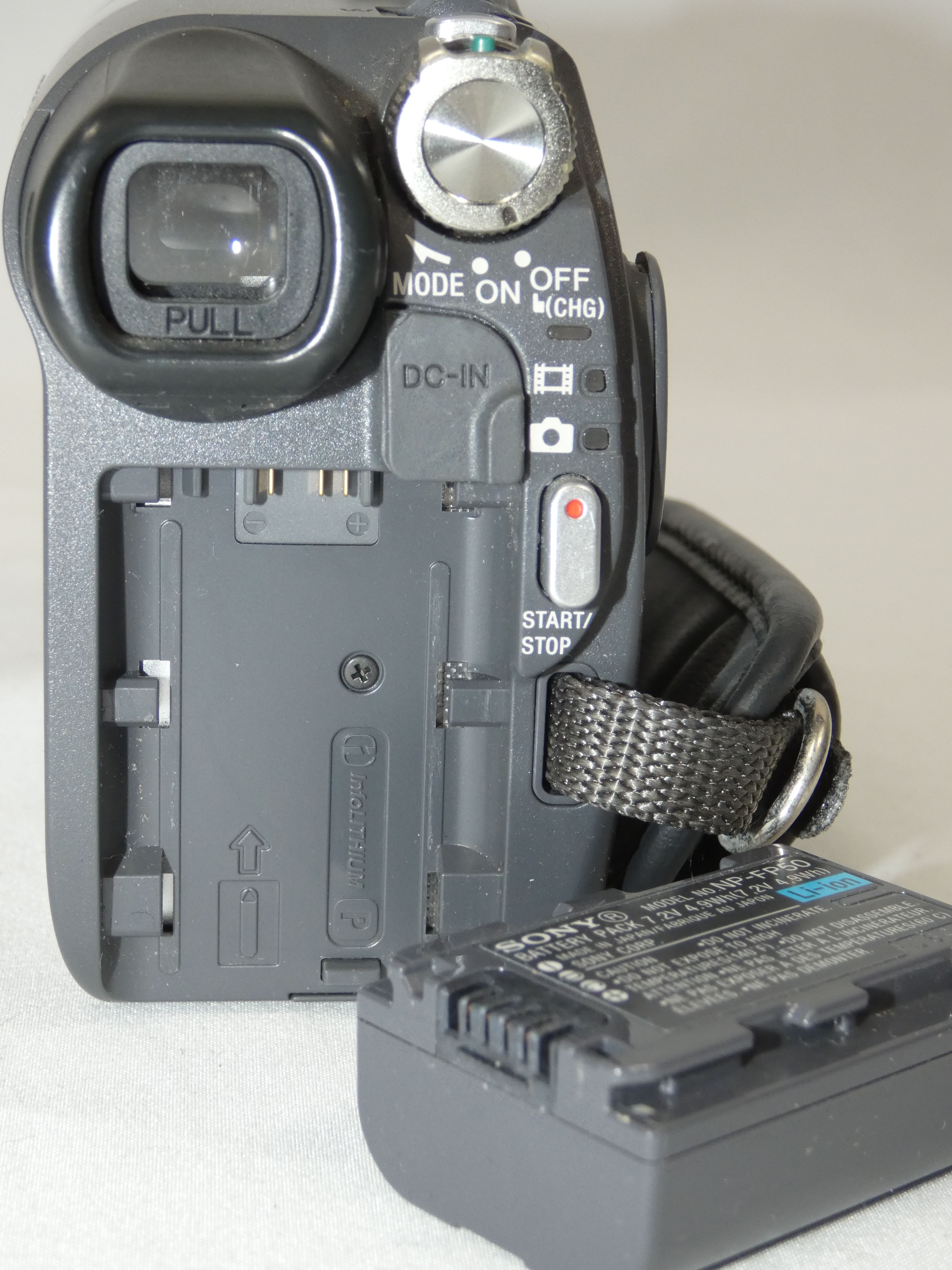 Voir photo 8 de Camescope SONY DCR-DVD105 E (pour pièces) Camescope SONY DCR-DVD105 E (pour pièces) Bon état reconditionné photo 8