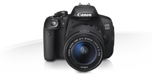 Canon EOS 700D + 18 - 55mm Kit d'appareil-photo SLR 18 MP CMOS 5184 x 3456 pixels Noir - Très bon état Très bon état Canon reconditionné disponible sur Pixmania