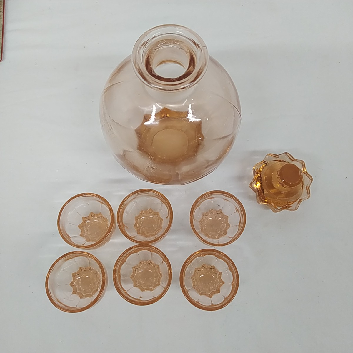 Voir photo 2 de Carafe à liqueur + 6 verres en verre ambré Carafe à liqueur + 6 verres en verre ambré Bon état reconditionné photo 2